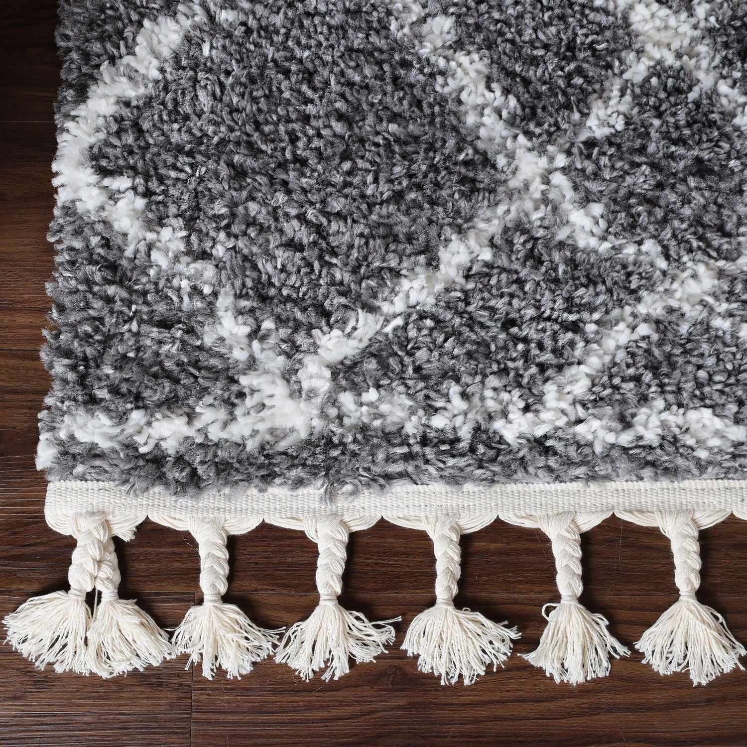 Superior Boho Geometric Diamonds Indoor Plush Shag Area Rug with Tassels - Cream-Black