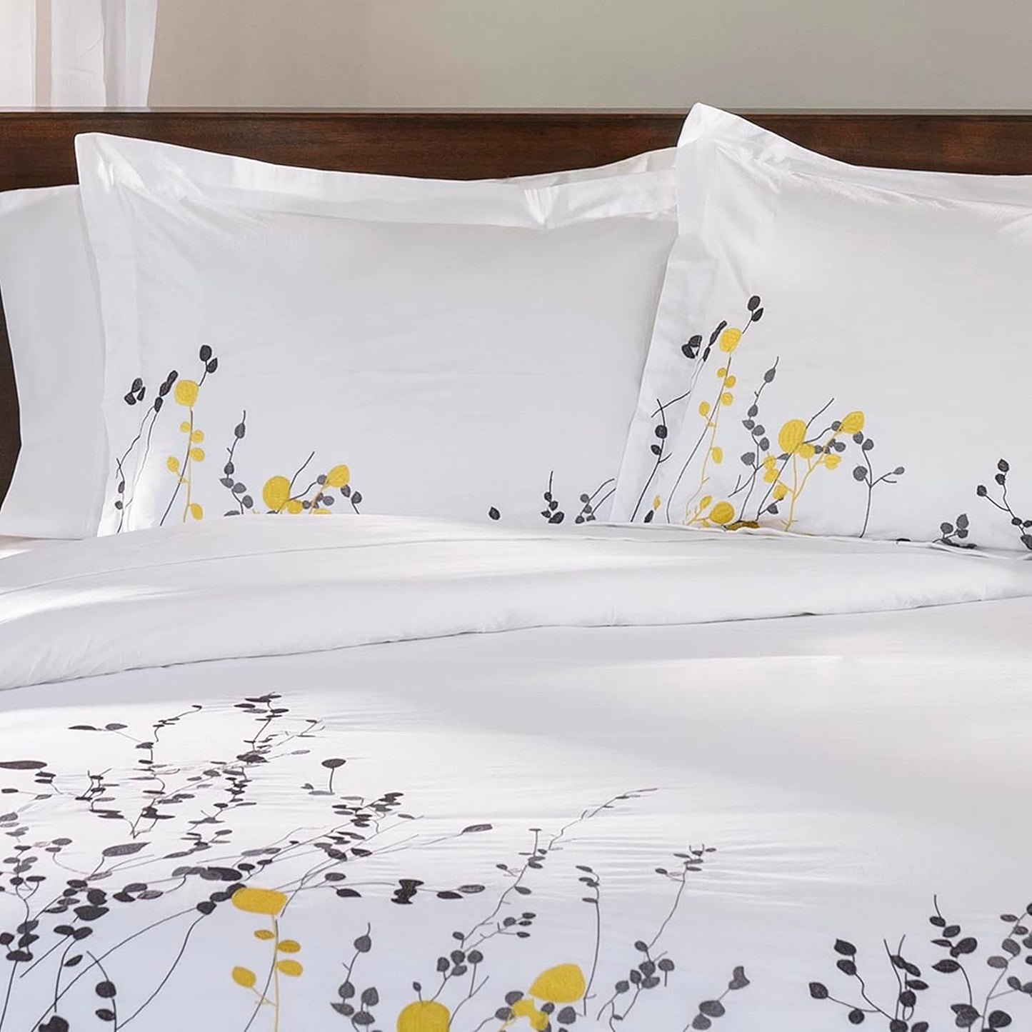 Reed Embroidered Floral Contemporary Duvet Cover Set - WHite