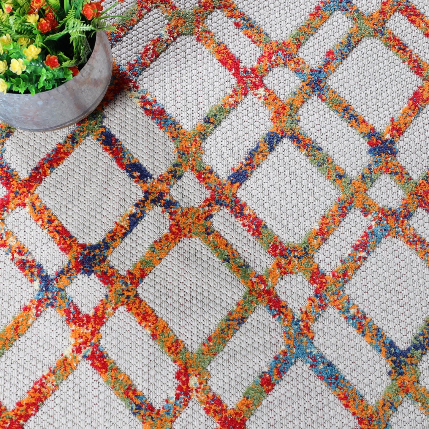Superior Paxson Geometric Diamond Lattice Indoor/Outdoor Area Rug - Cream