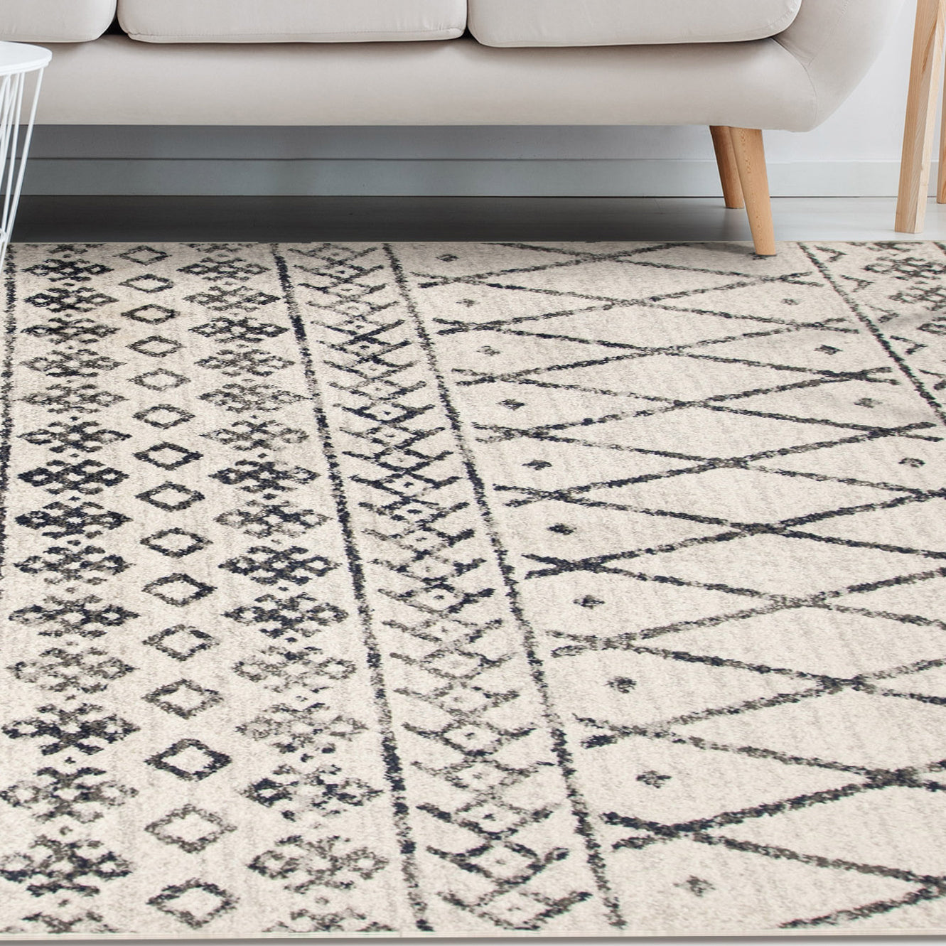 Superior Hotoko Distressed Aztec Geometric Contemporary Area Rug - Charcoal