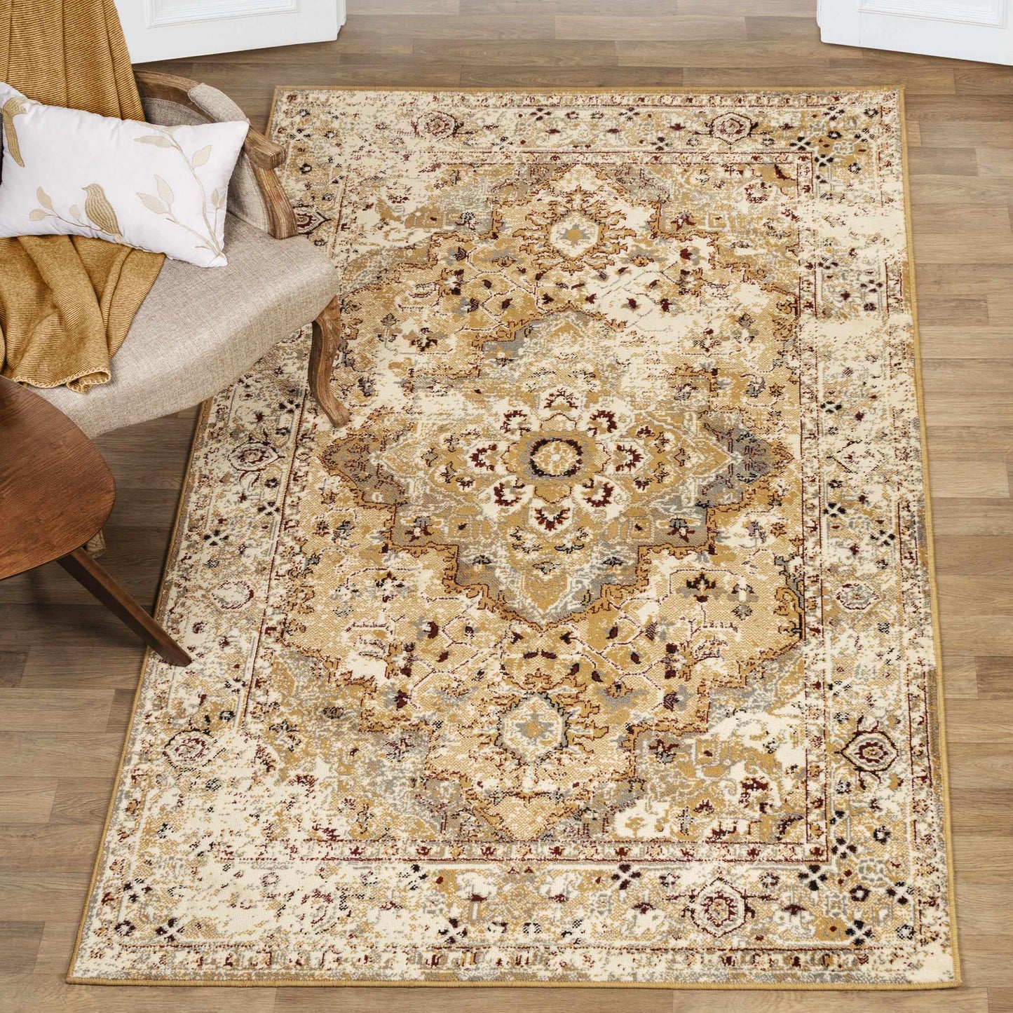 Superior Nysa Oriental Floral and Vines Indoor Farmhouse Area Rug -  Cream