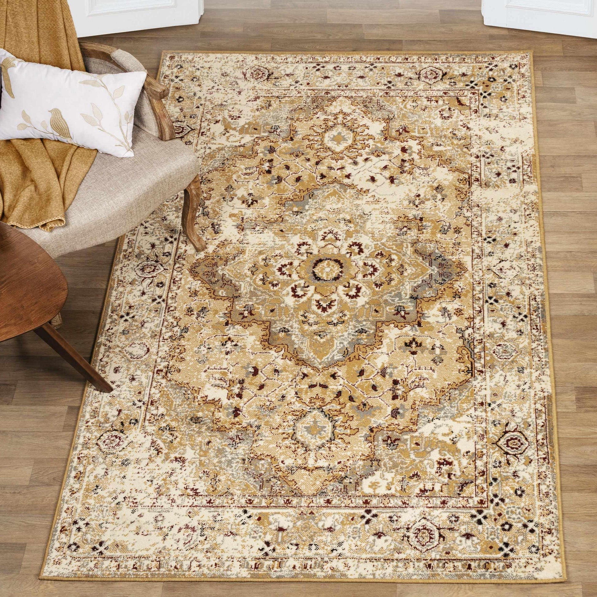 Superior Nysa Oriental Floral and Vines Indoor Farmhouse Area Rug -  Cream