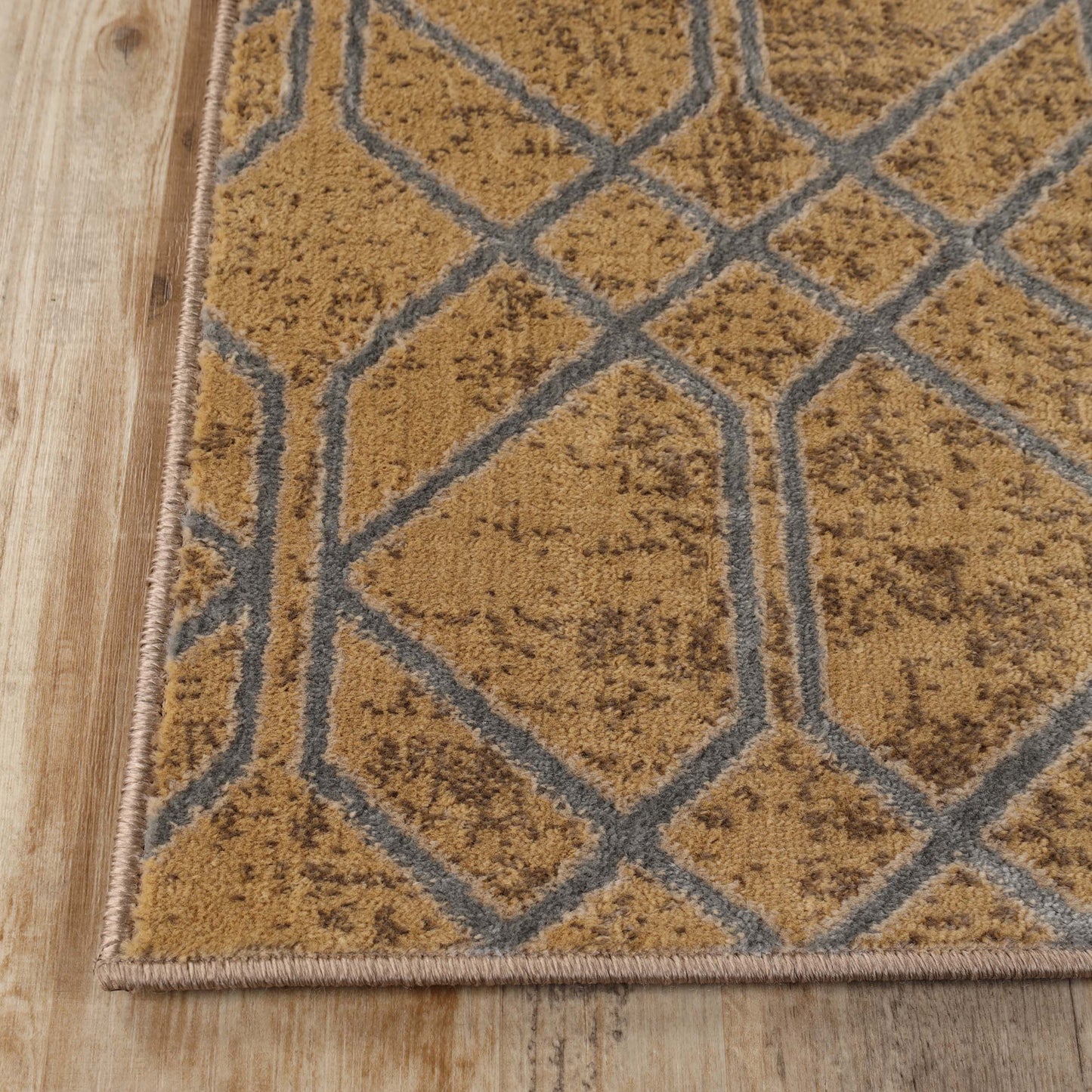 Superior Abner Modern Geometric Diamond Indoor Area Rug or Runner - Gold