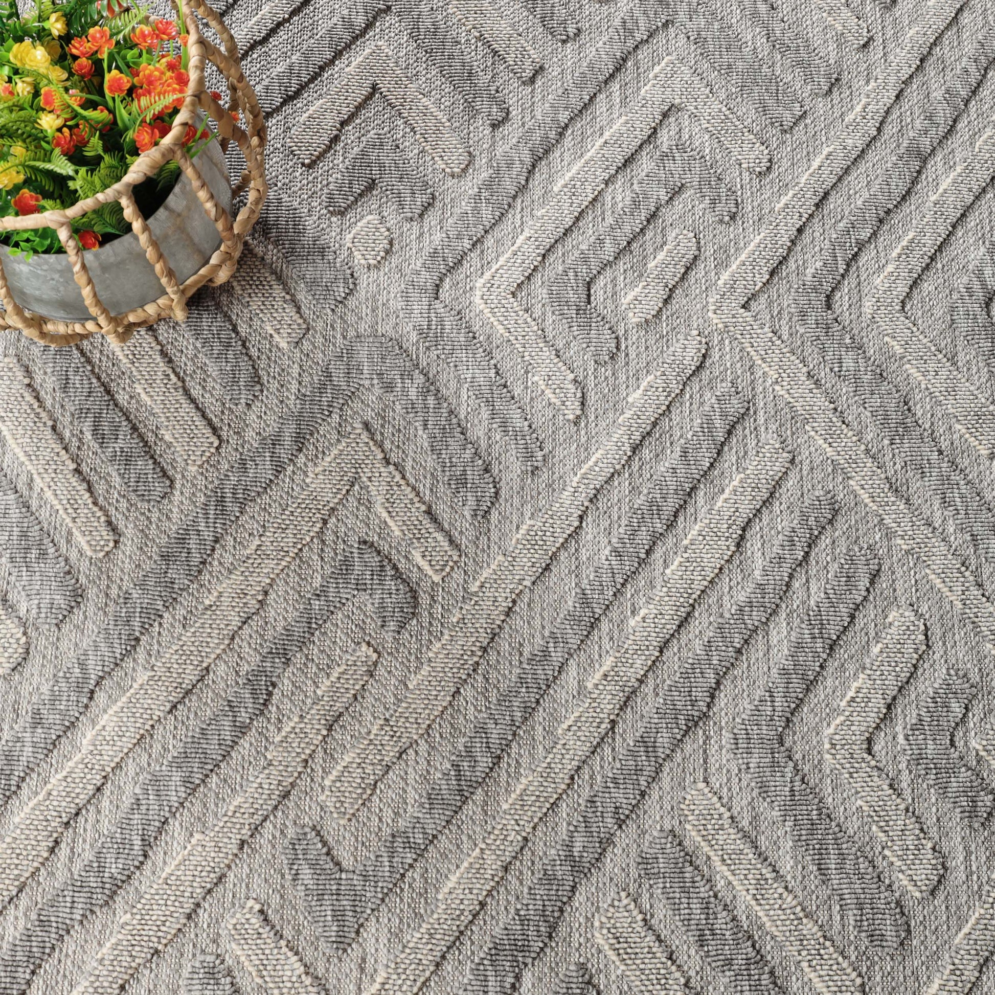 Wynn Modern Geometric Abstract Indoor/Outdoor Area Rug - Charcoal