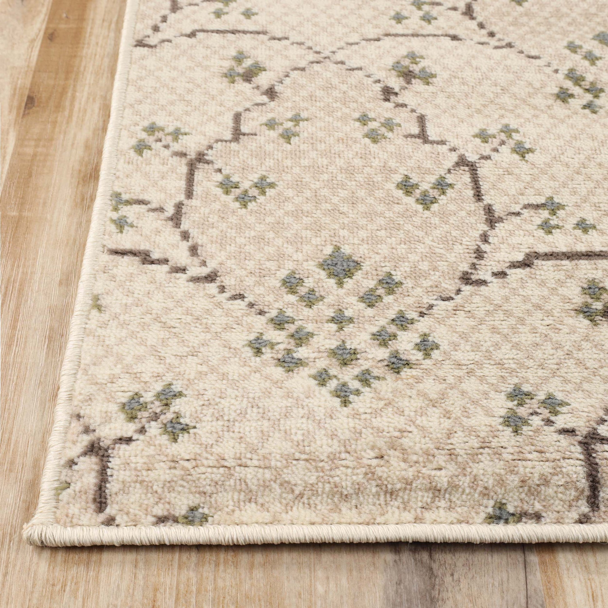 Superior Aberdeen Victorian Floral and Diamond Area Rug or Runner - Beige