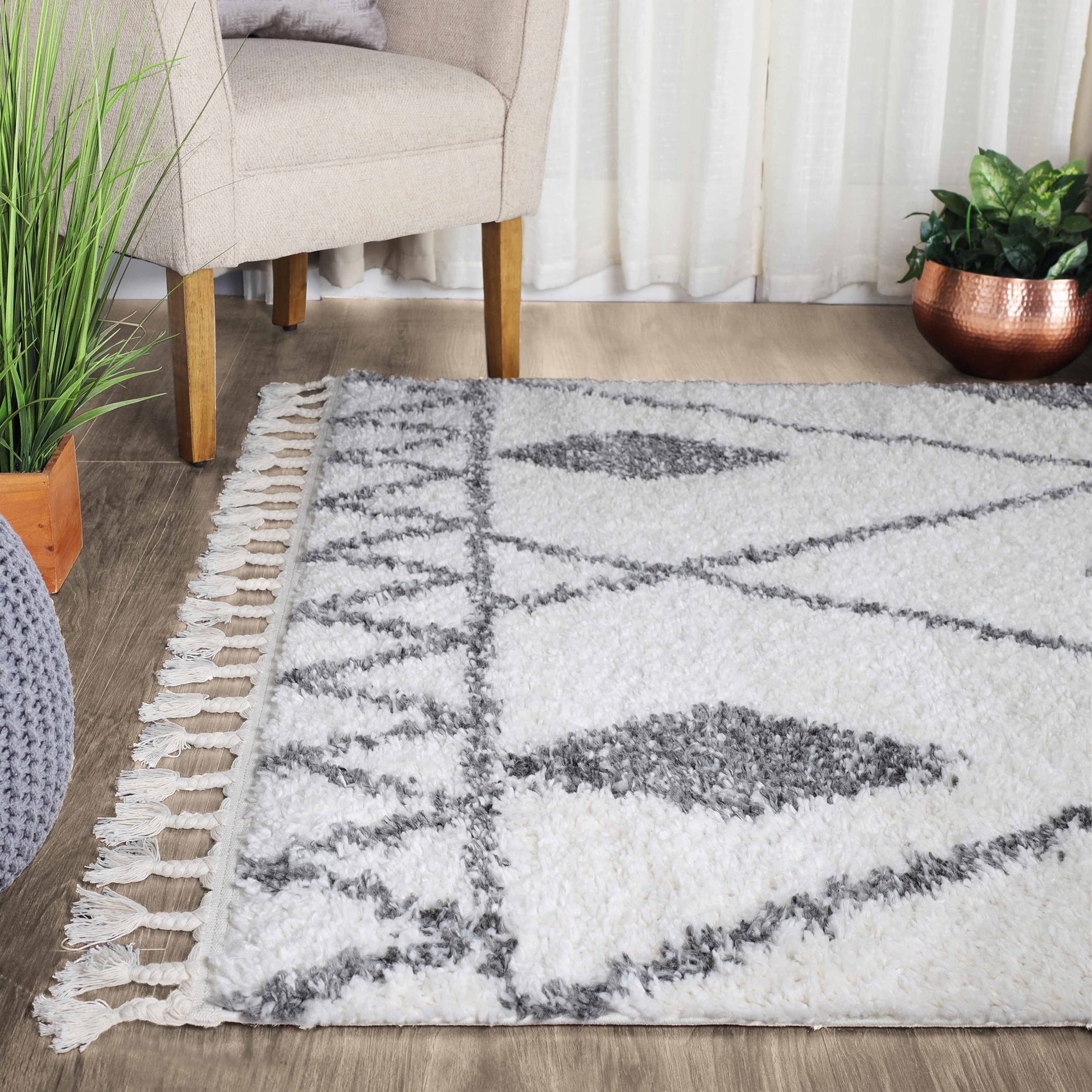 Superior Boho Tribal Geometric Indoor Shag Area Rug with Tassels - Cream-Grey