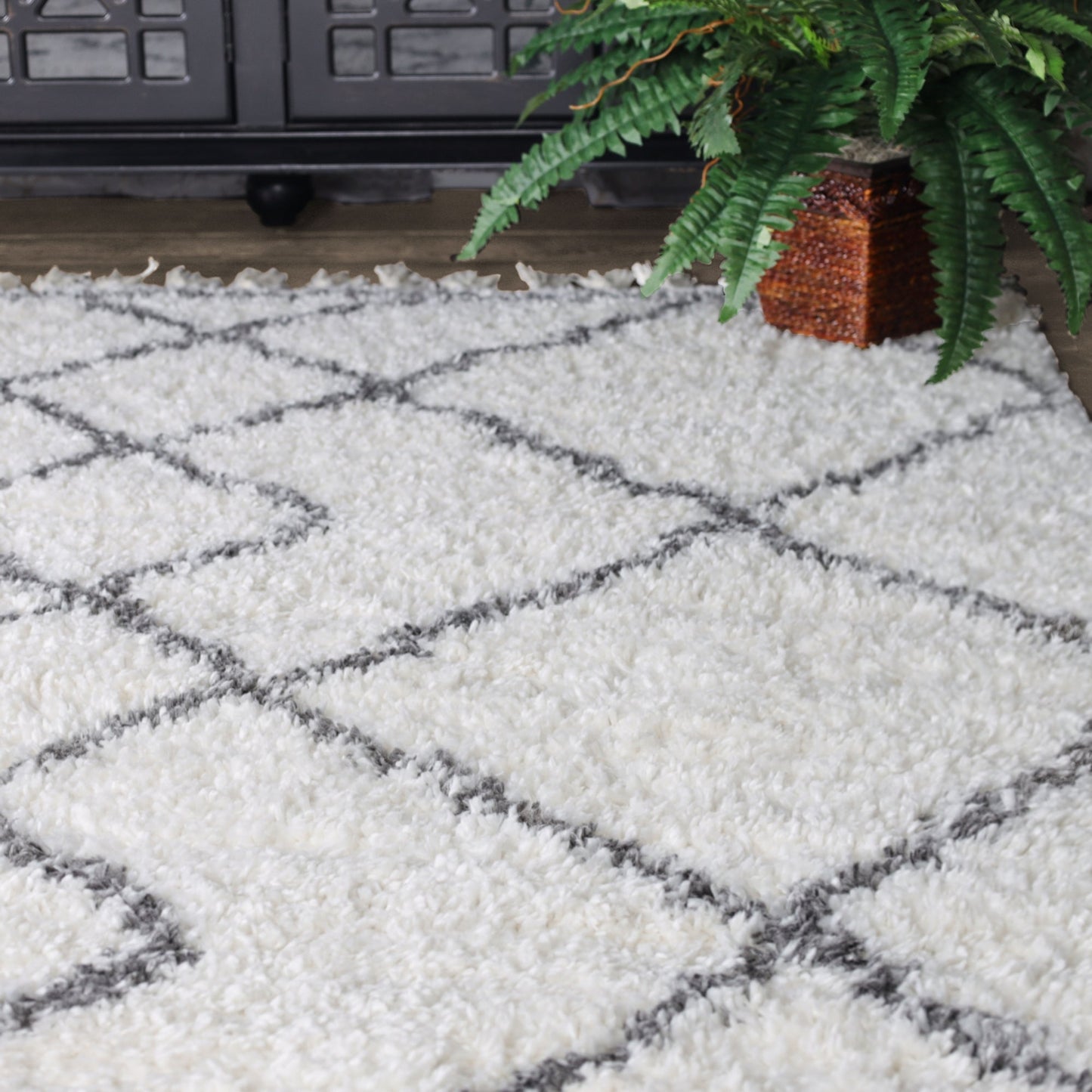 Superior Boho Geometric Diamonds Indoor Plush Shag Area Rug with Tassels - Cream-Grey