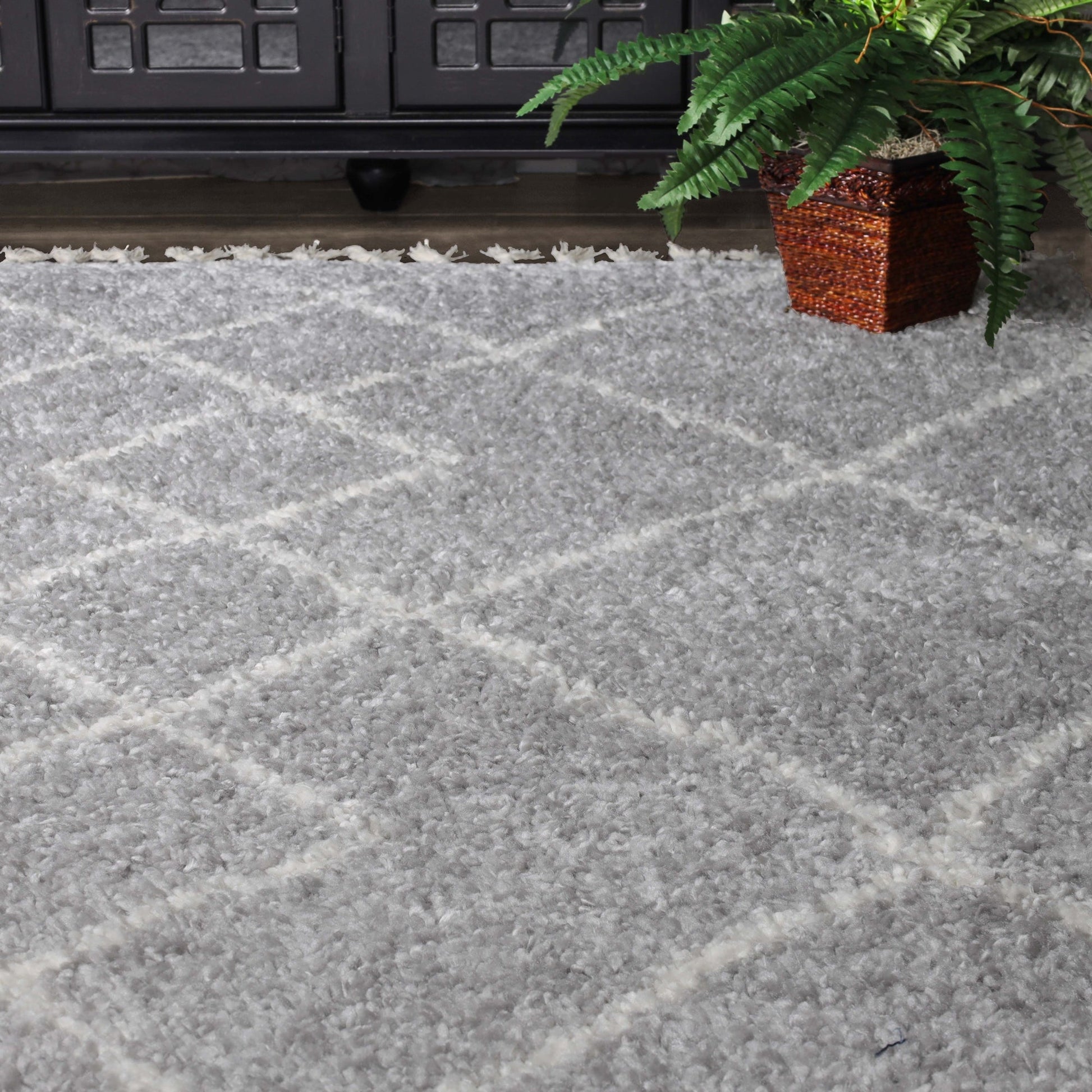 Superior Boho Geometric Diamonds Indoor Plush Shag Area Rug with Tassels - Cream-Grey