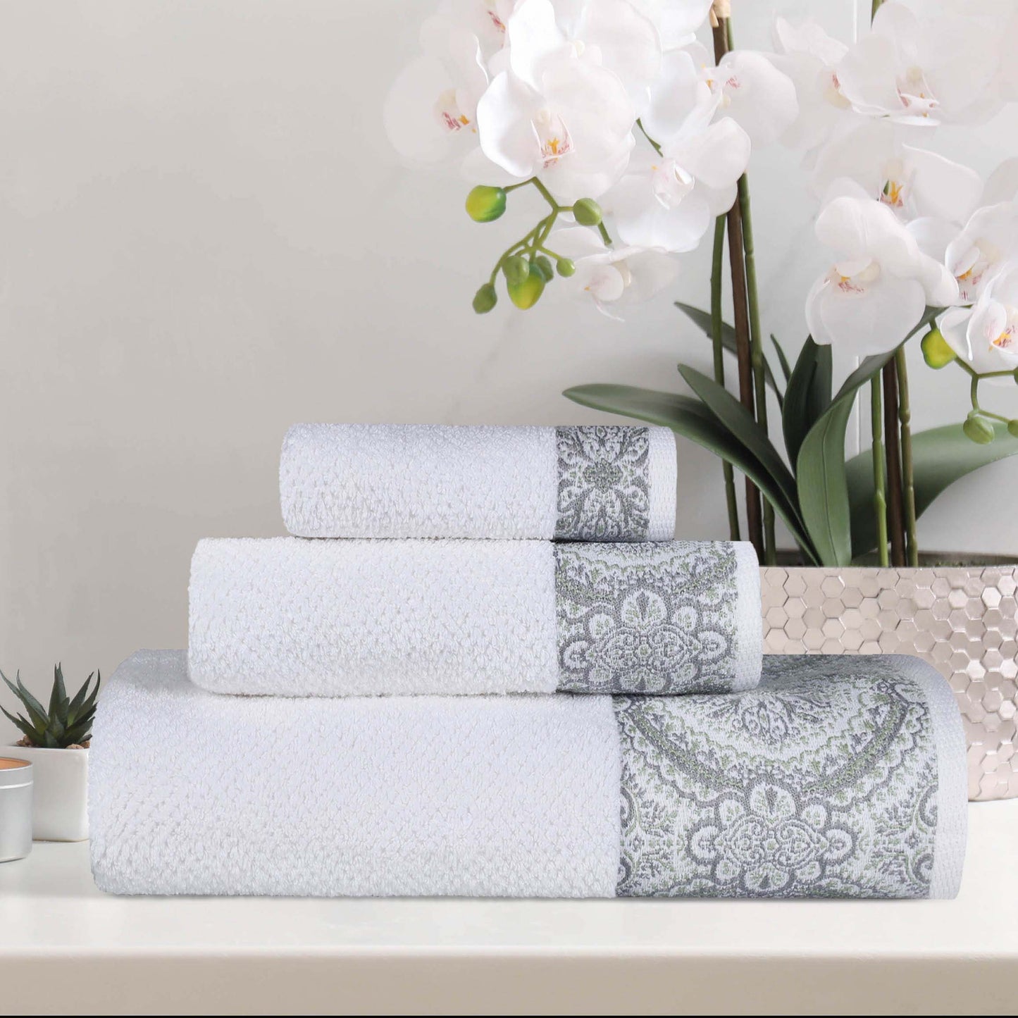 Medallion Cotton Jacquard Textured Soft Absorbent 3 Piece Towel Set - Silver