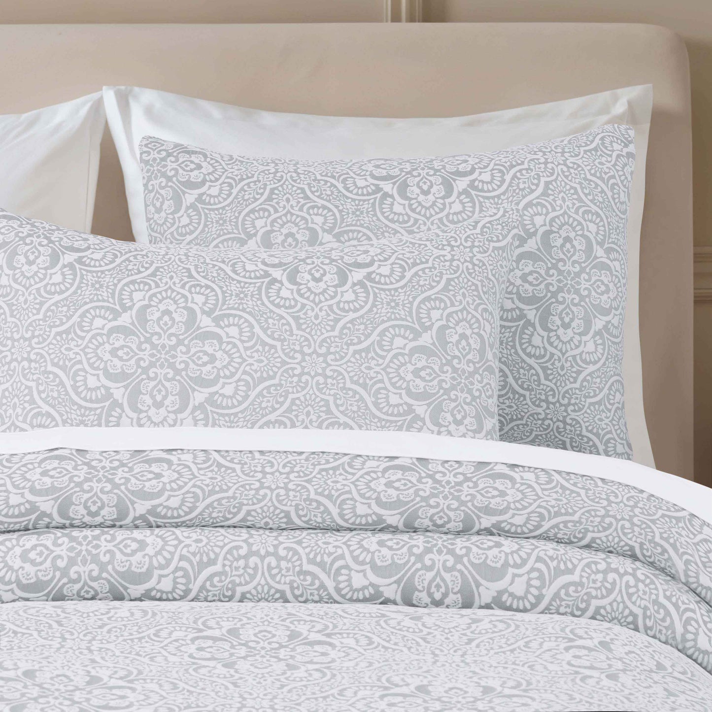 Enzy Medium Weight Floral Matelasse 3 Piece Bedspread Pillow Sham Set - Silver