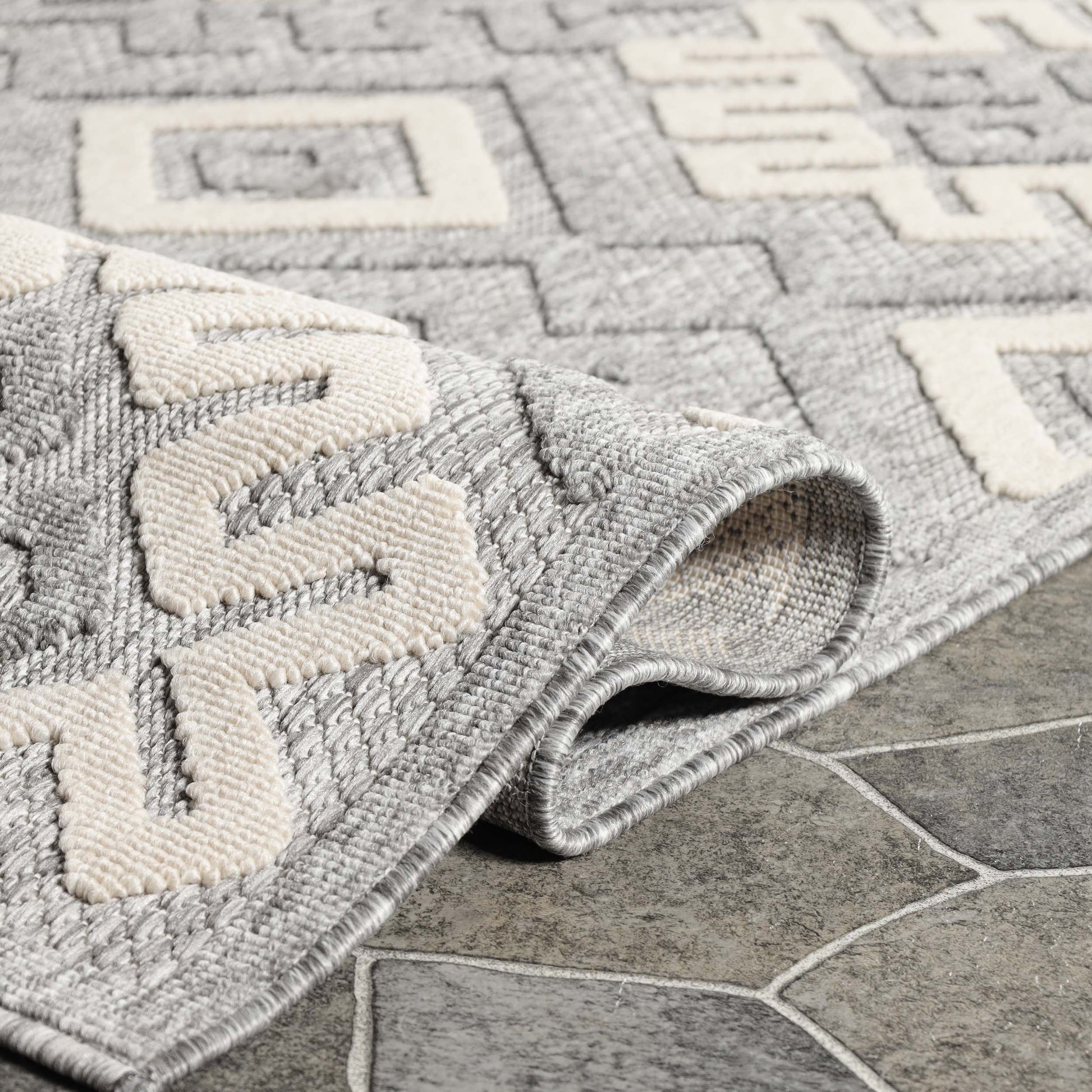 Sterling Modern Geometric Diamonds Indoor/Outdoor Area Rug - Grey