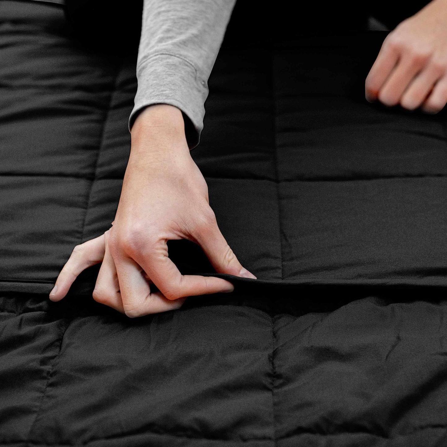 Weighted Quilted Cotton Throw Blanket - Black