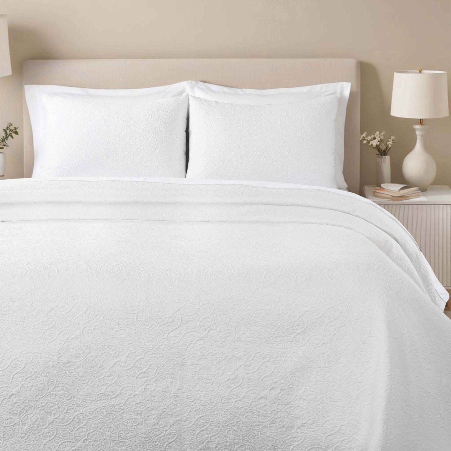Enzy Medium Weight Floral Matelasse 3 Piece Bedspread Pillow Sham Set - White