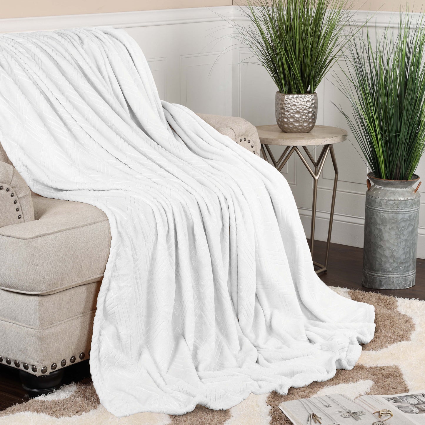 Alaska Diamond Fleece Plush Ultra-Soft Fluffy Blanket