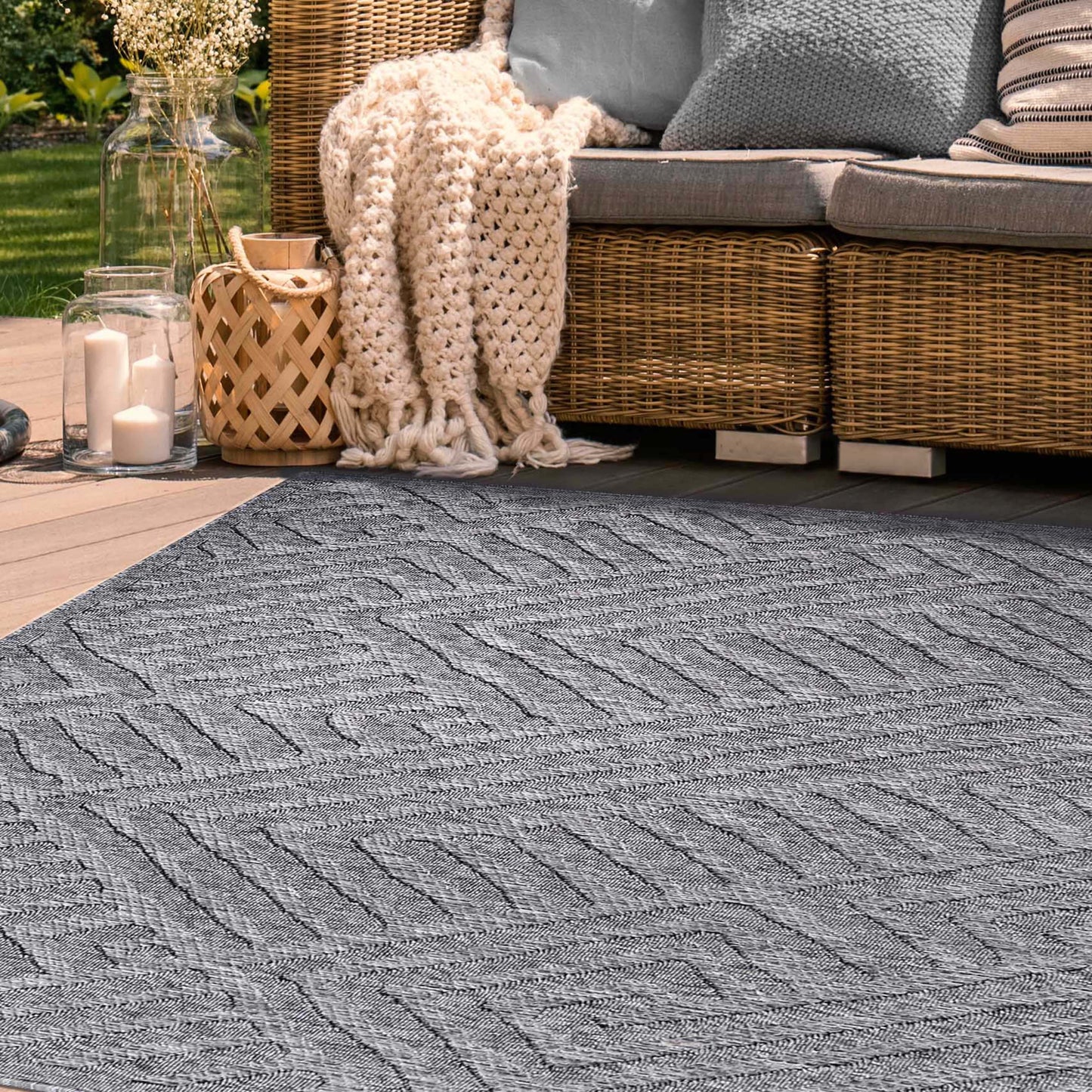 Wynn Modern Geometric Abstract Indoor/Outdoor Area Rug - Grey