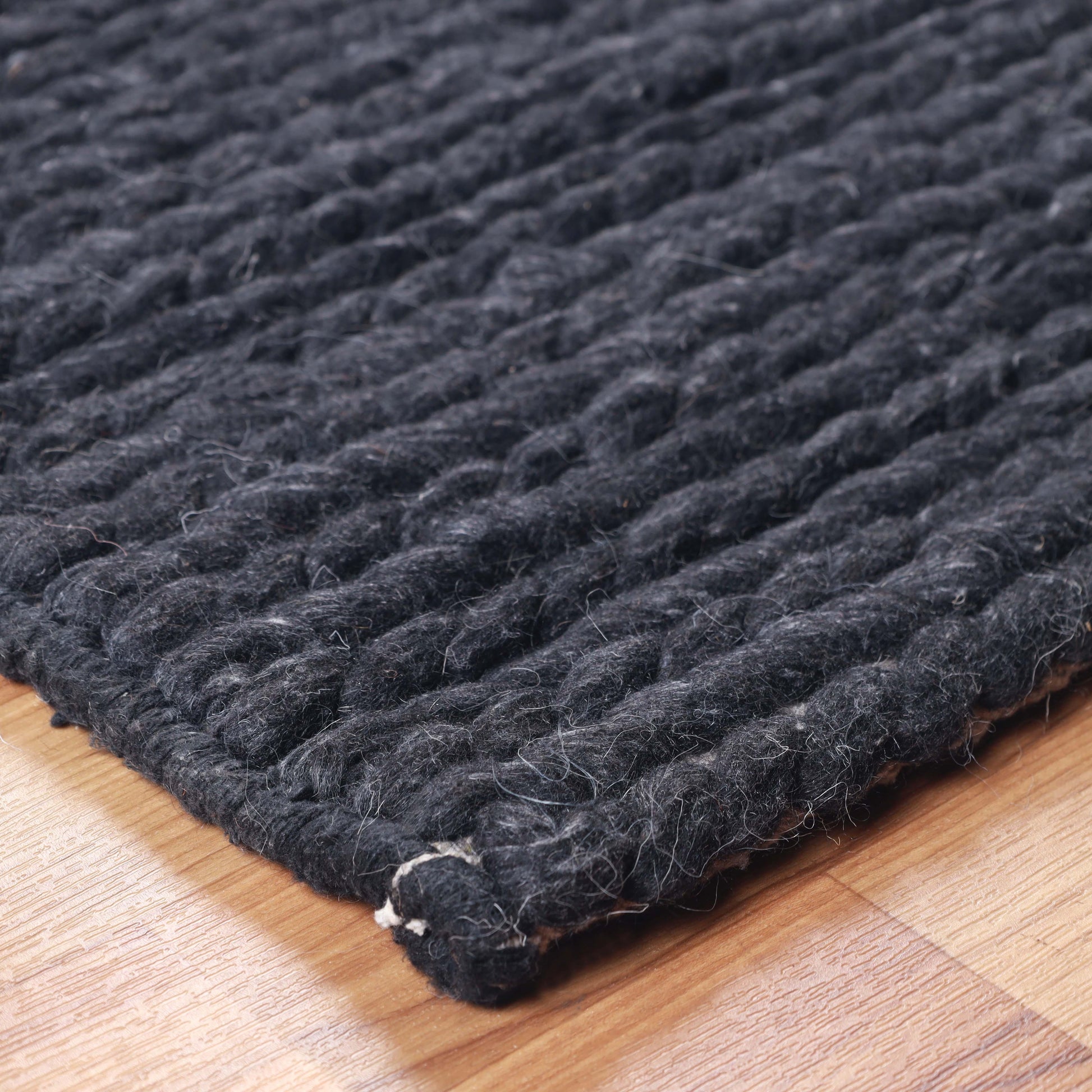 Superior Aero Hand-Braided Wool Indoor Area or Runner Rug - Black