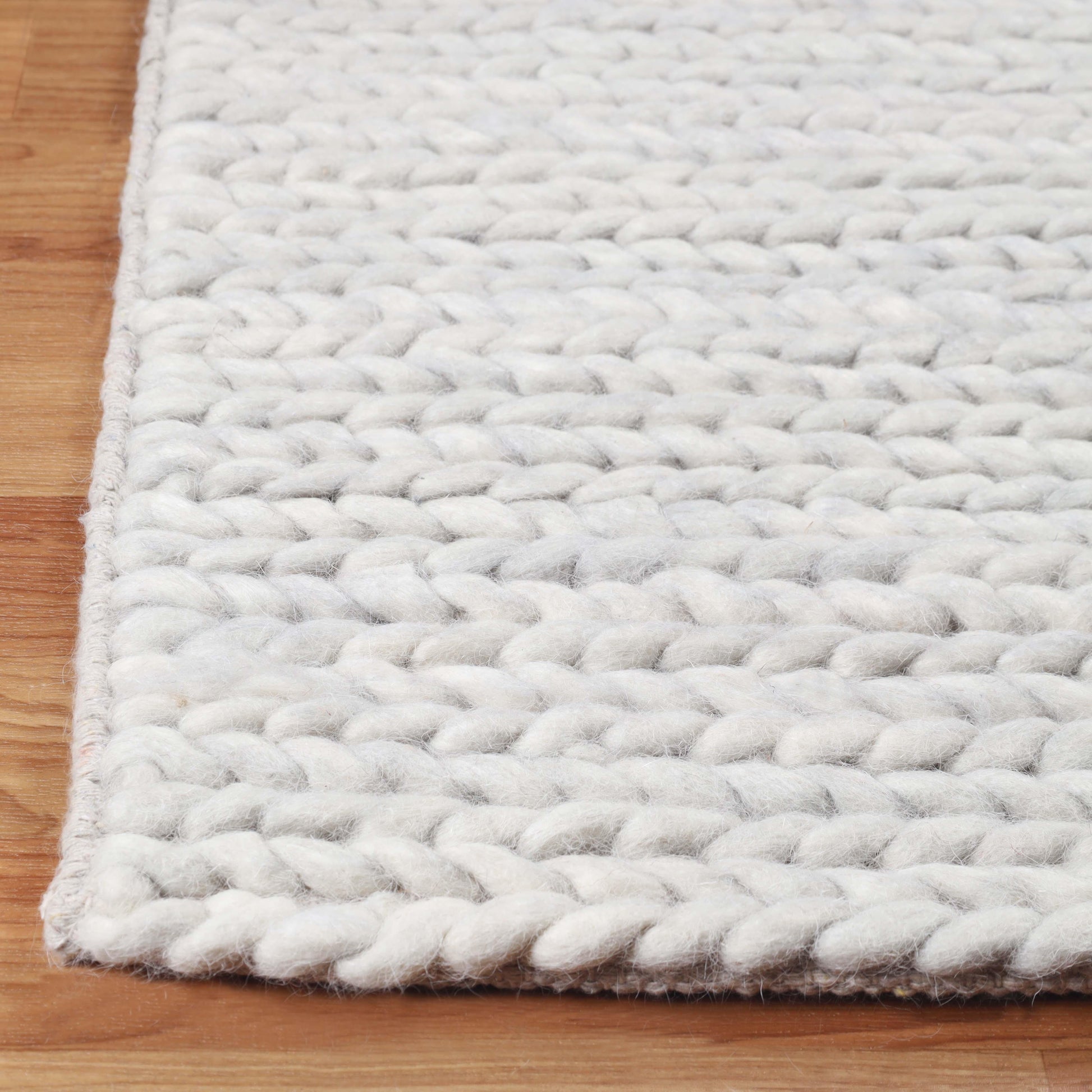 Superior Aero Hand-Braided Wool Indoor Area or Runner Rug - Light Grey