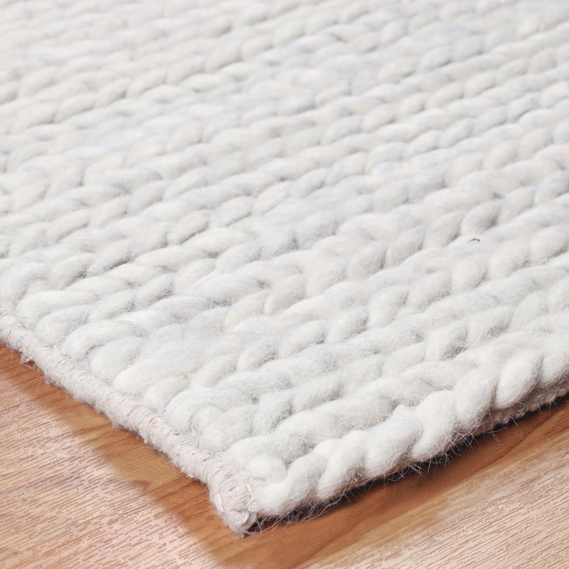 Superior Aero Hand-Braided Wool Indoor Area or Runner Rug - Light Grey