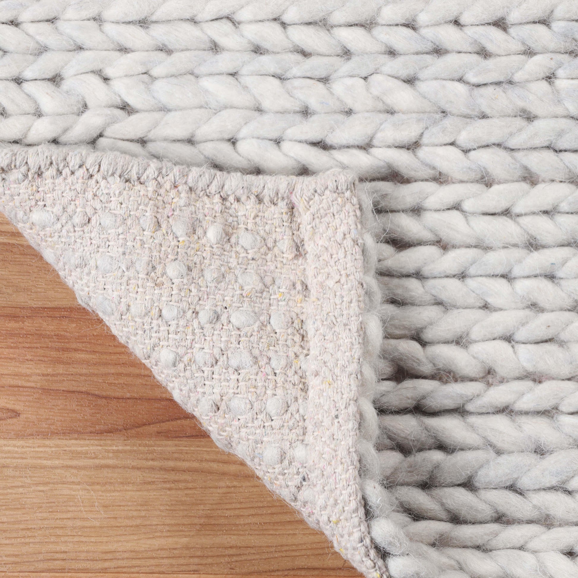 Superior Aero Hand-Braided Wool Indoor Area or Runner Rug - Light Grey