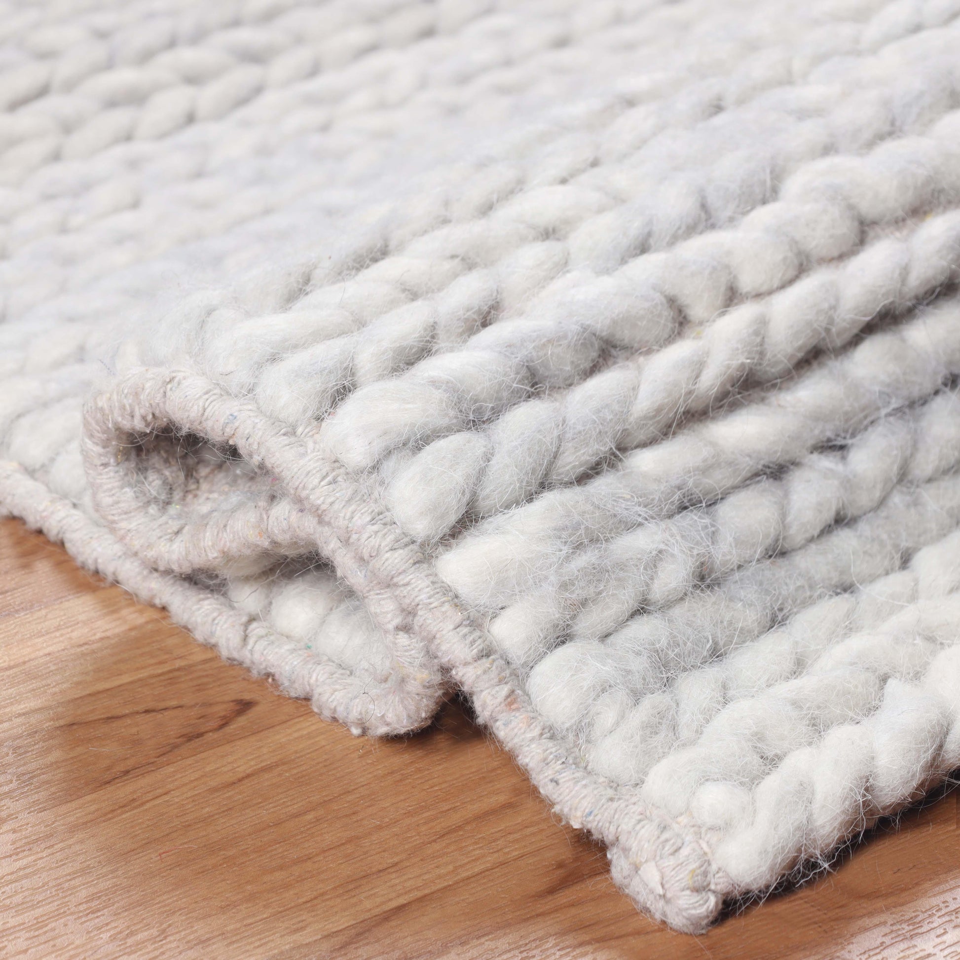 Superior Aero Hand-Braided Wool Indoor Area or Runner Rug - Light Grey