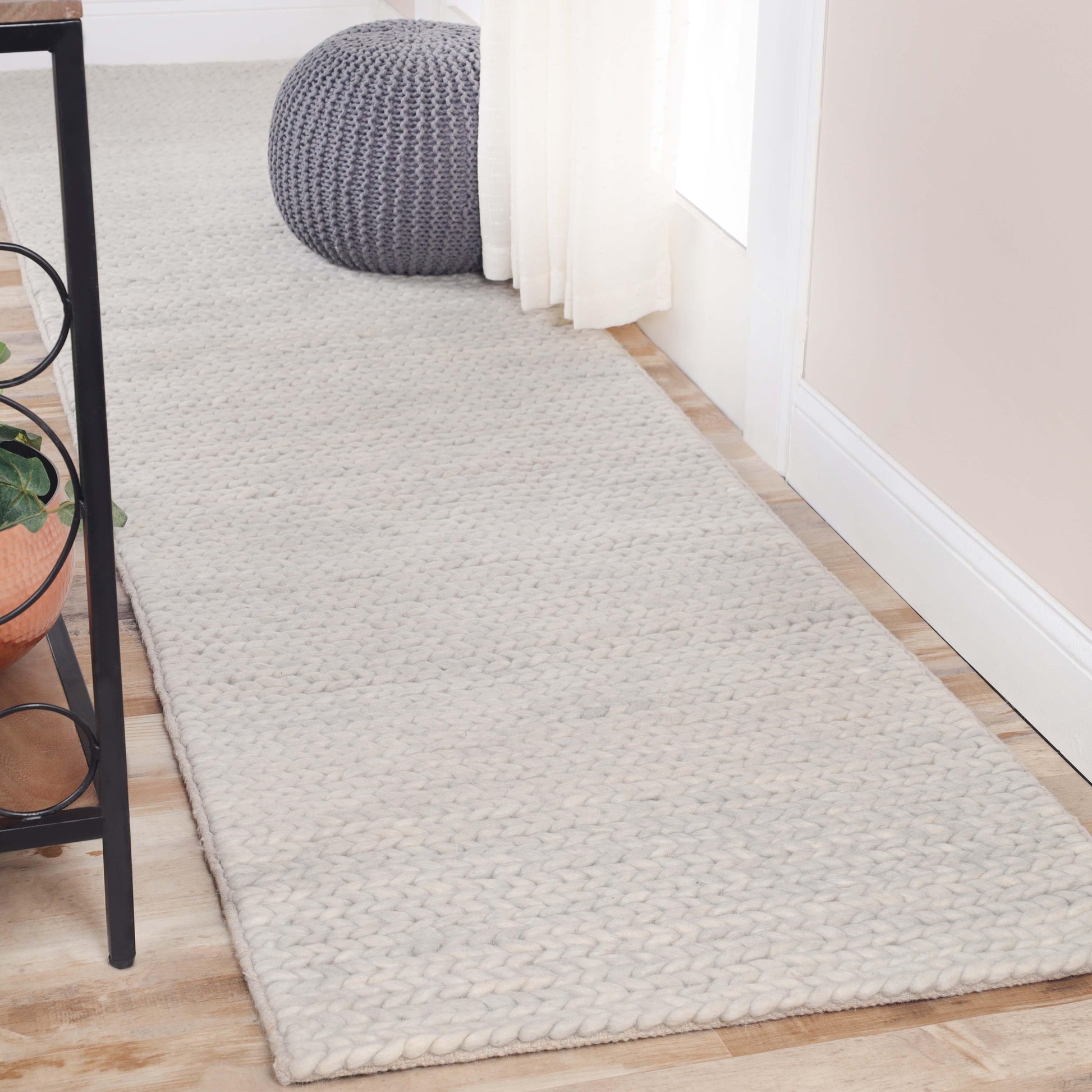 Superior Aero Hand-Braided Wool Indoor Area or Runner Rug - Light Grey