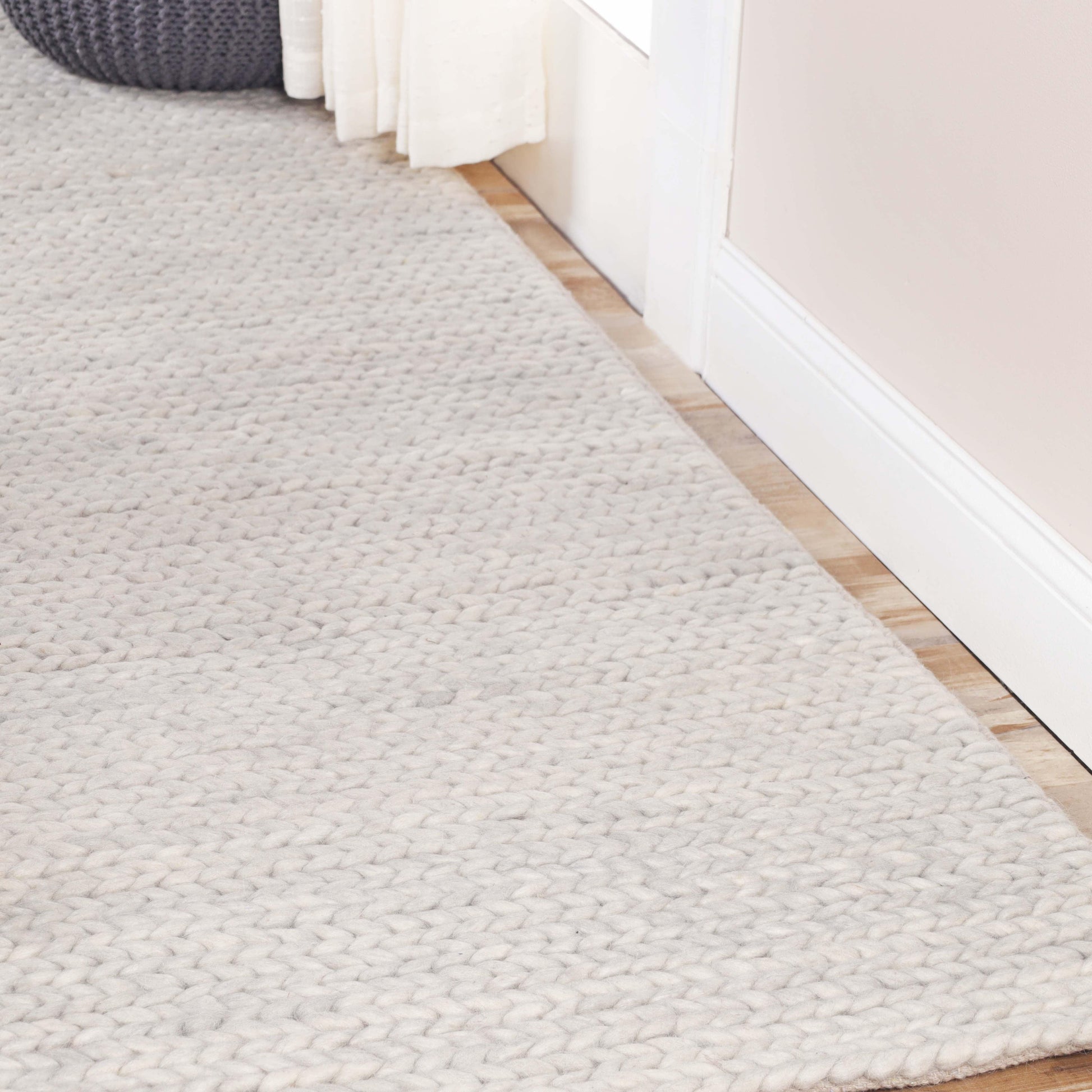 Superior Aero Hand-Braided Wool Indoor Area or Runner Rug - Light Grey