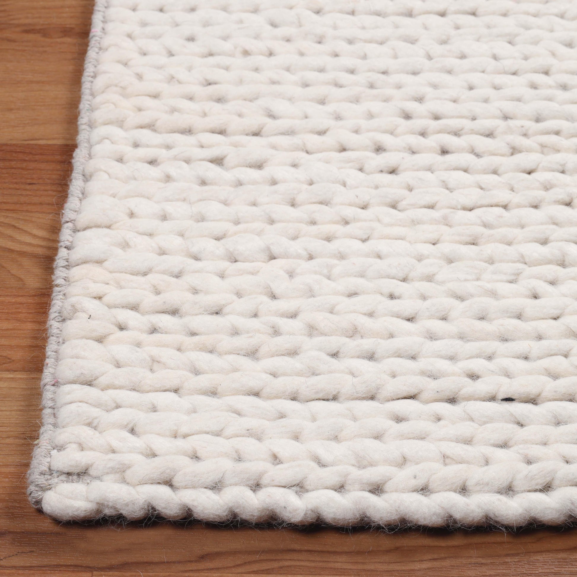 Superior Aero Hand-Braided Wool Indoor Area or Runner Rug - Off White