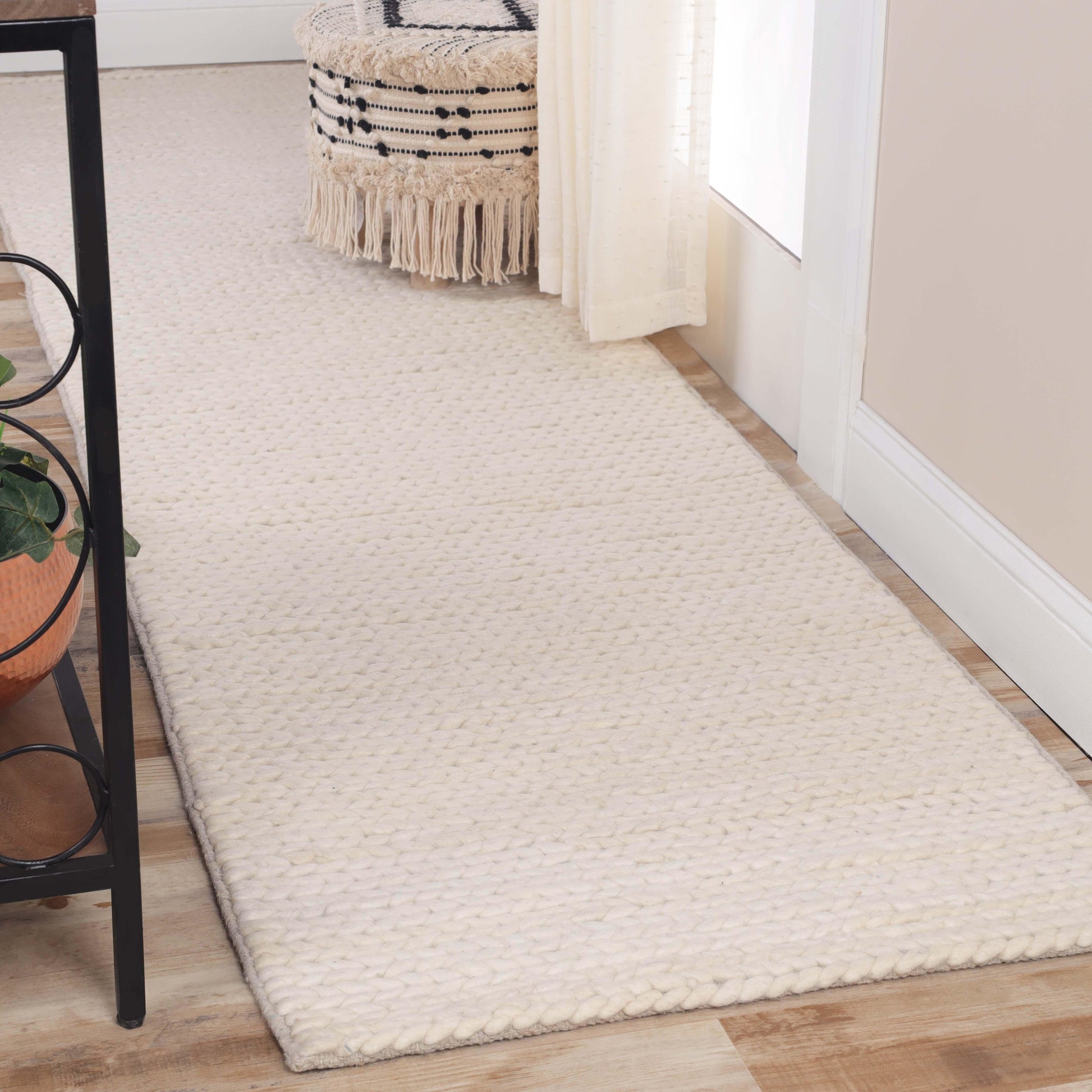 Superior Aero Hand-Braided Wool Indoor Area or Runner Rug - Off White