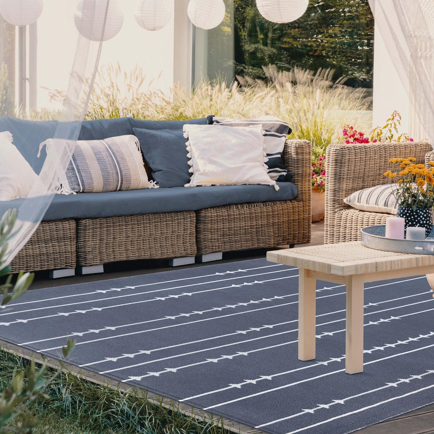 Superior Bohemian Arrow Line Pattern Indoor Outdoor Area Rug - Grey