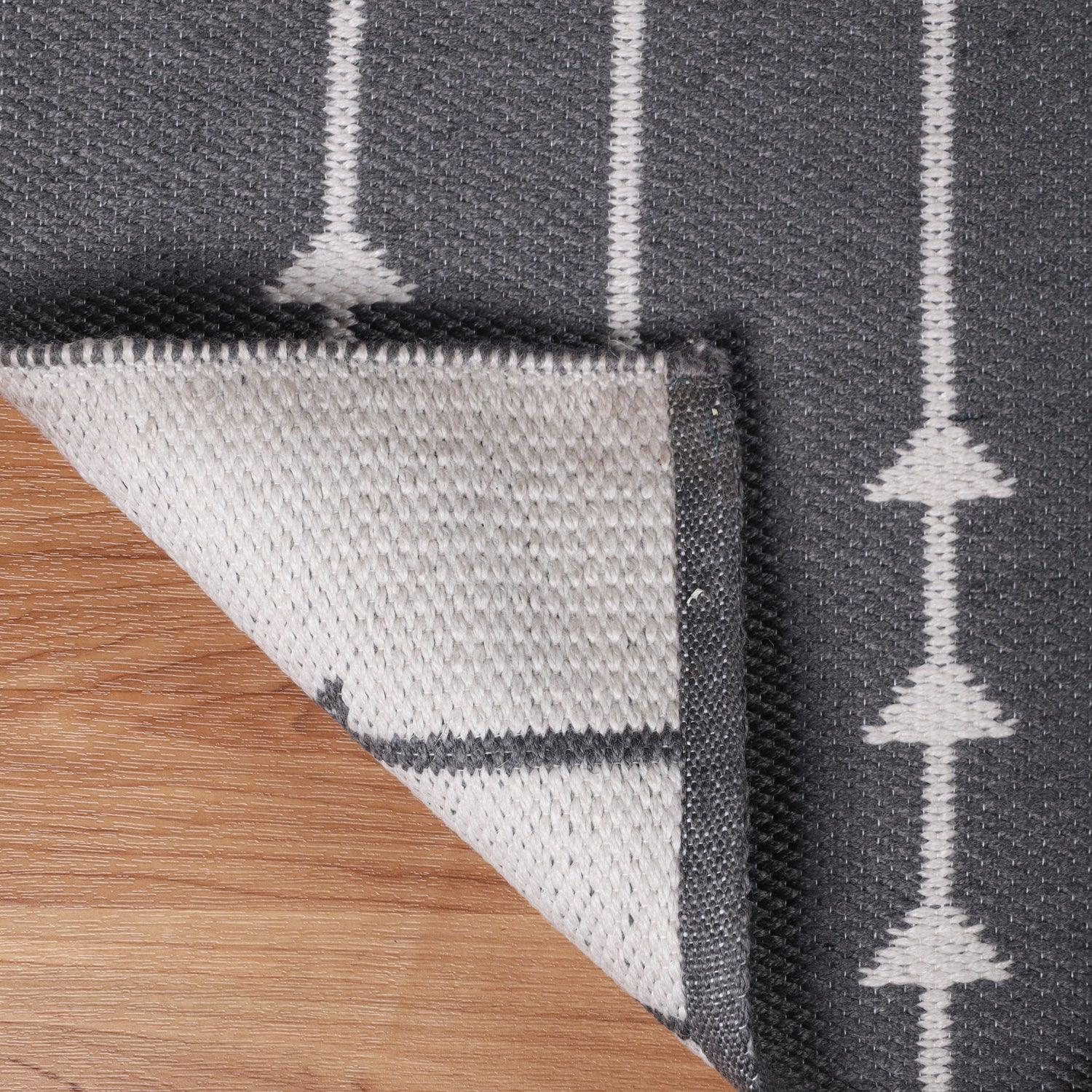 Superior Bohemian Arrow Line Pattern Indoor Outdoor Area Rug - Grey