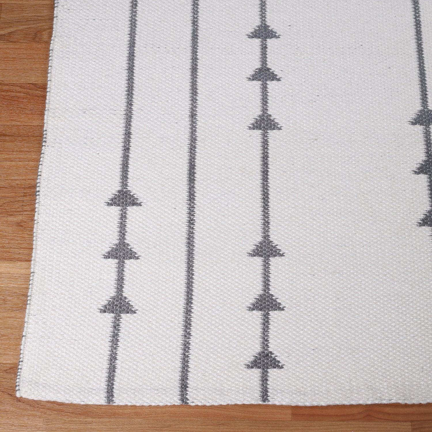 Superior Bohemian Arrow Line Pattern Indoor Outdoor Area Rug - Ivory