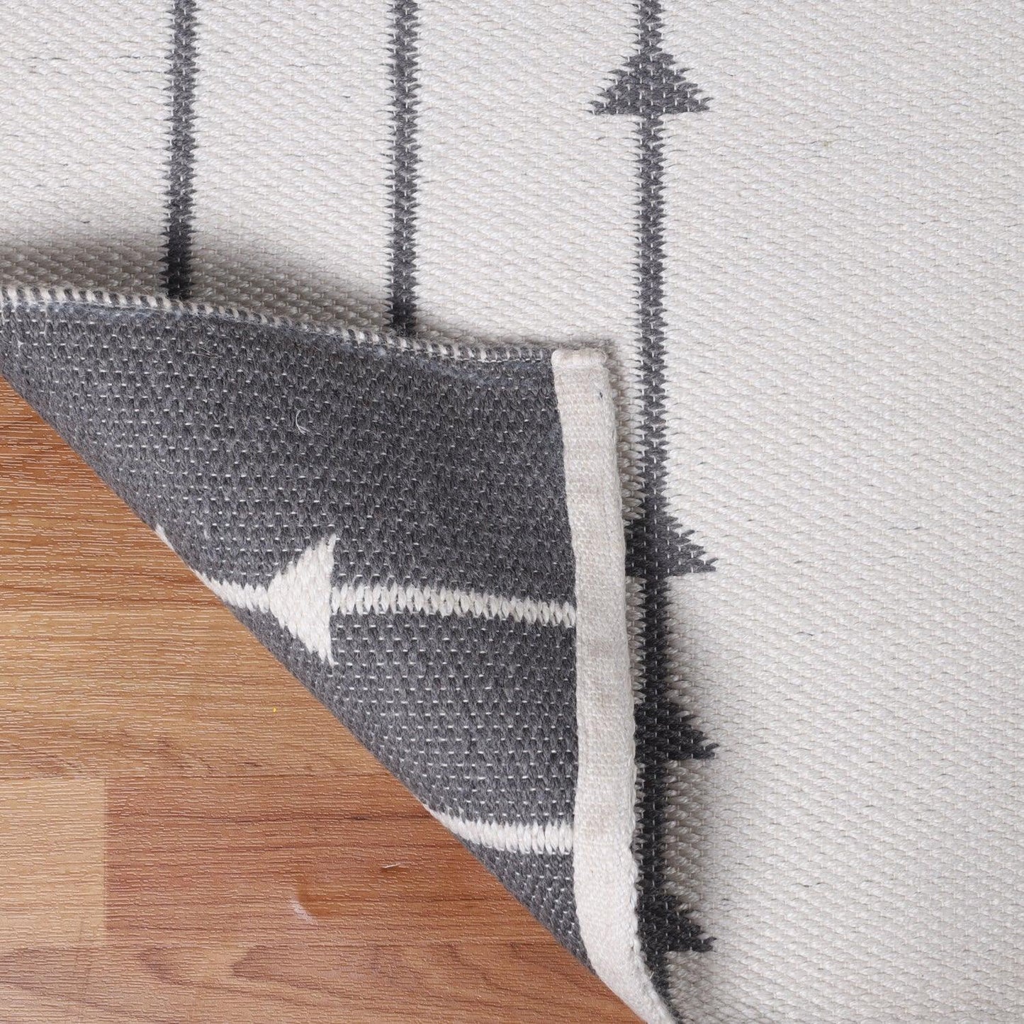 Superior Bohemian Arrow Line Pattern Indoor Outdoor Area Rug - Ivory
