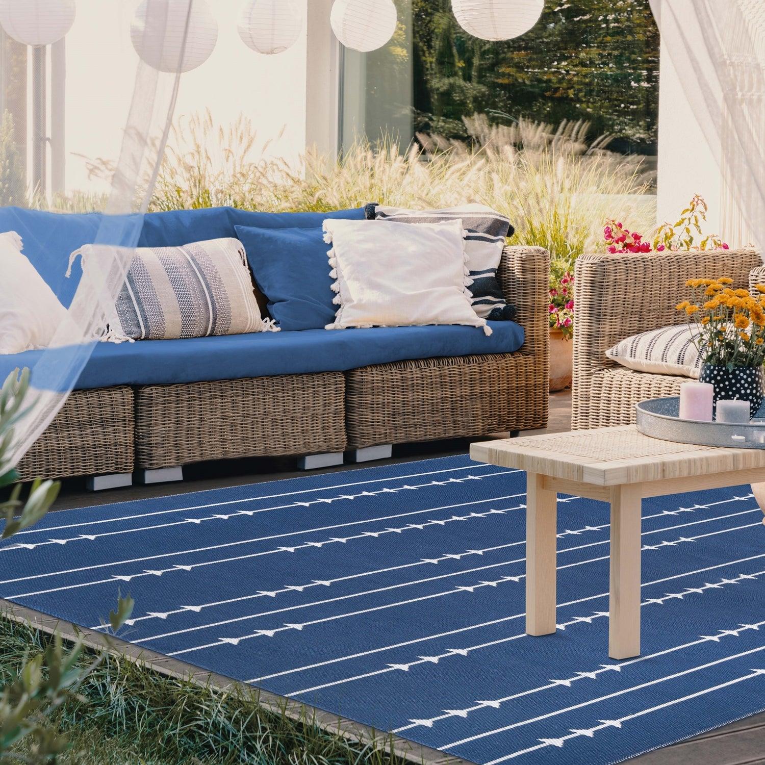 Superior Bohemian Arrow Line Pattern Indoor Outdoor Area Rug -  Navy Blue