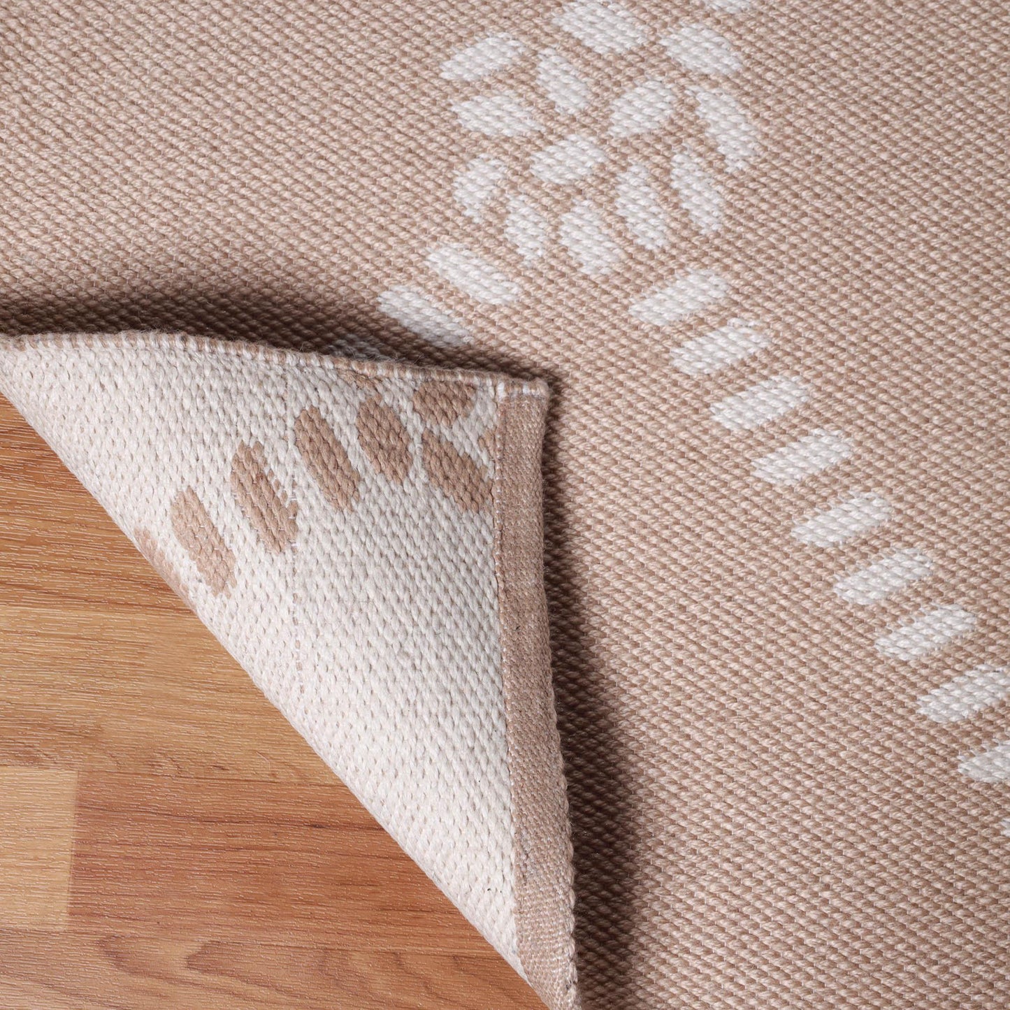 Superior Coastal Geometric Lattice Indoor Outdoor Luxurious Area Rug - Beige