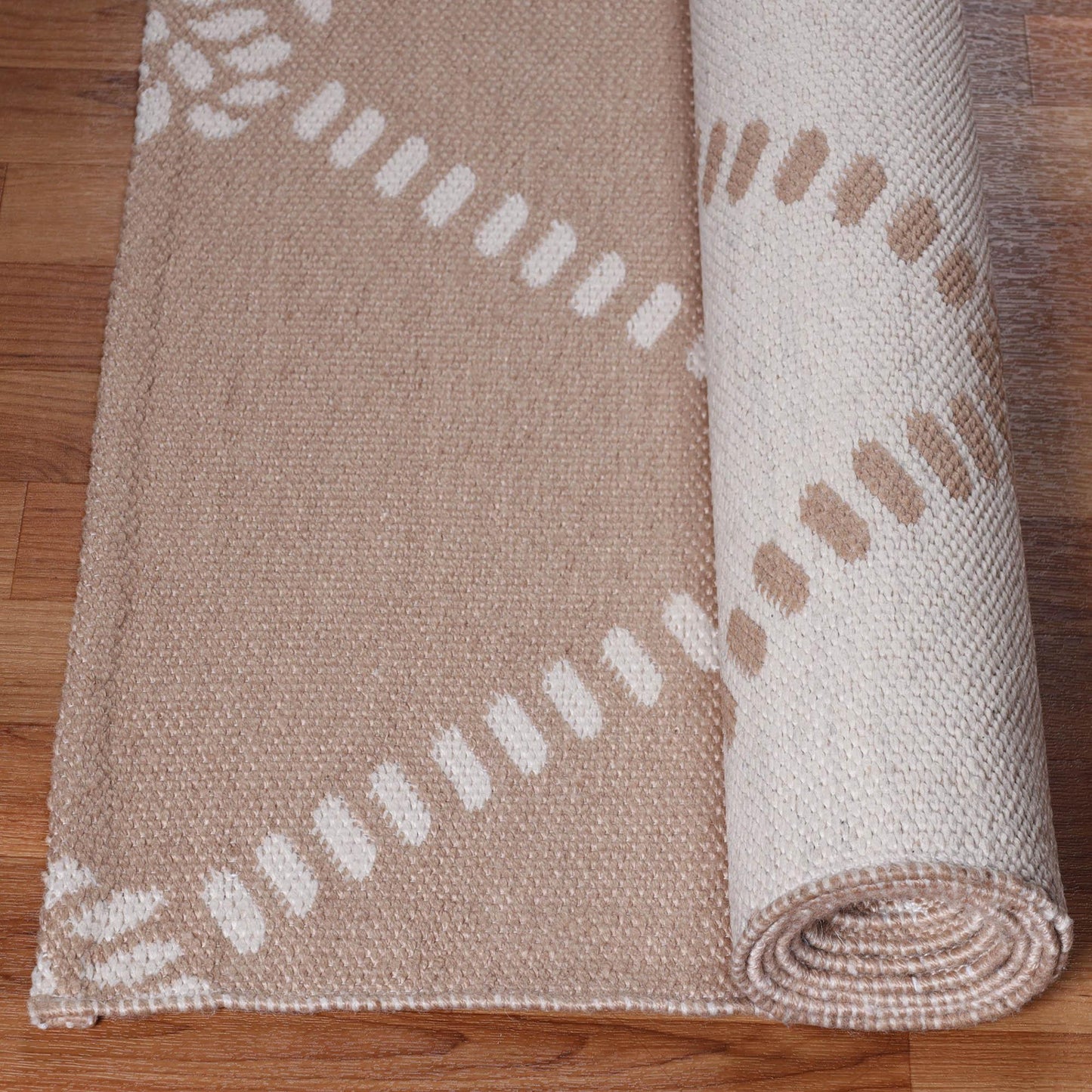 Superior Coastal Geometric Lattice Indoor Outdoor Luxurious Area Rug - Beige