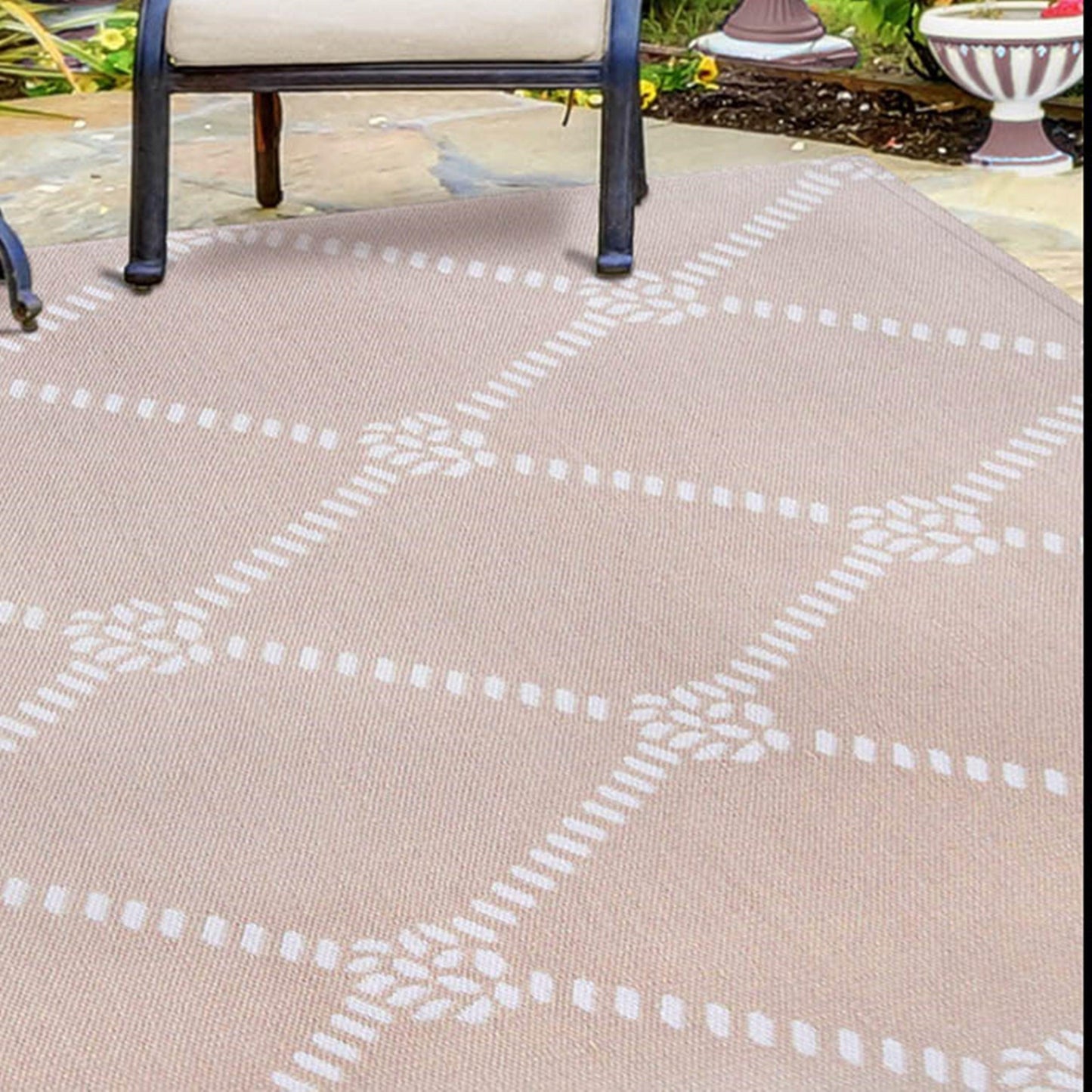 Superior Coastal Geometric Lattice Indoor Outdoor Luxurious Area Rug - Beige
