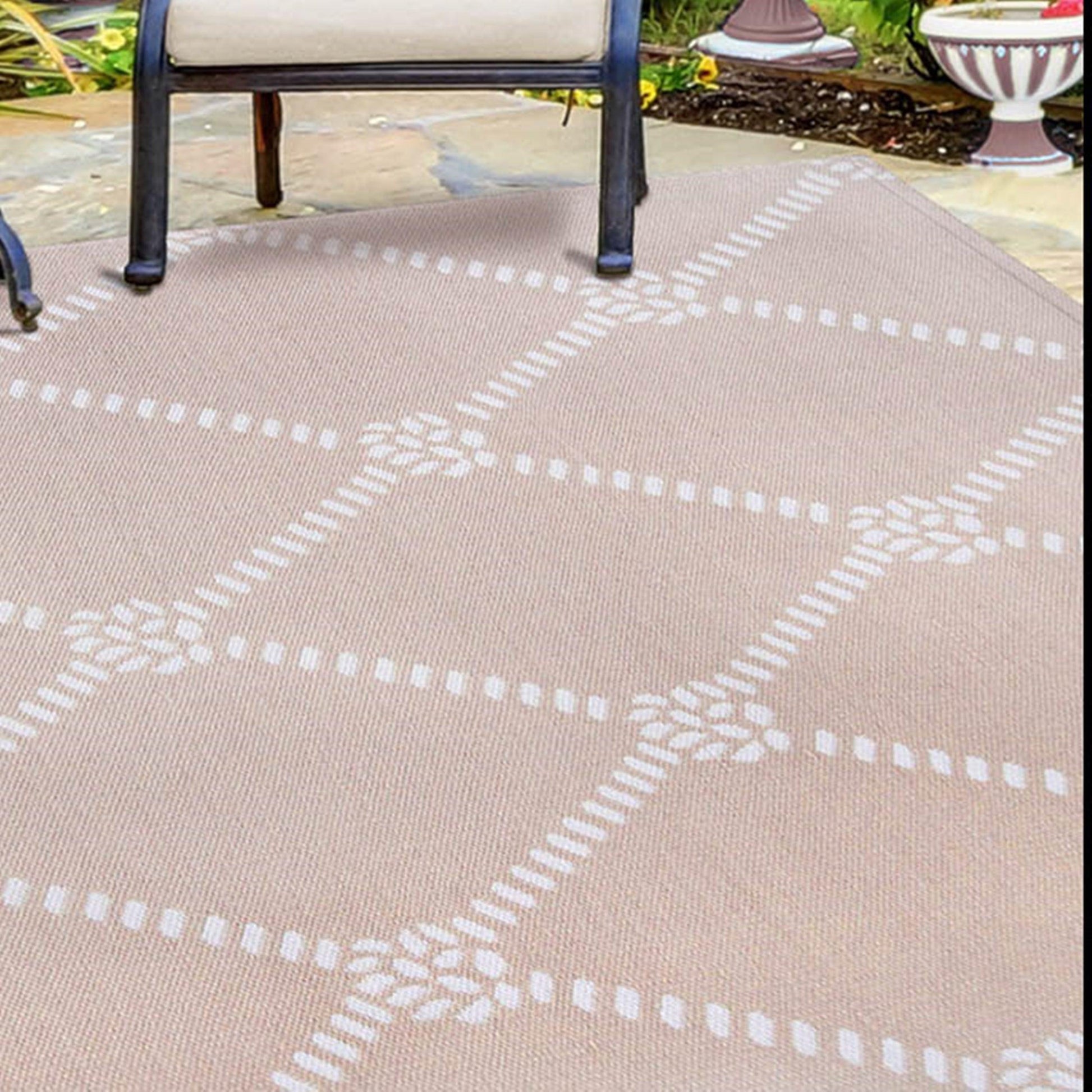 Superior Coastal Geometric Lattice Indoor Outdoor Luxurious Area Rug - Beige