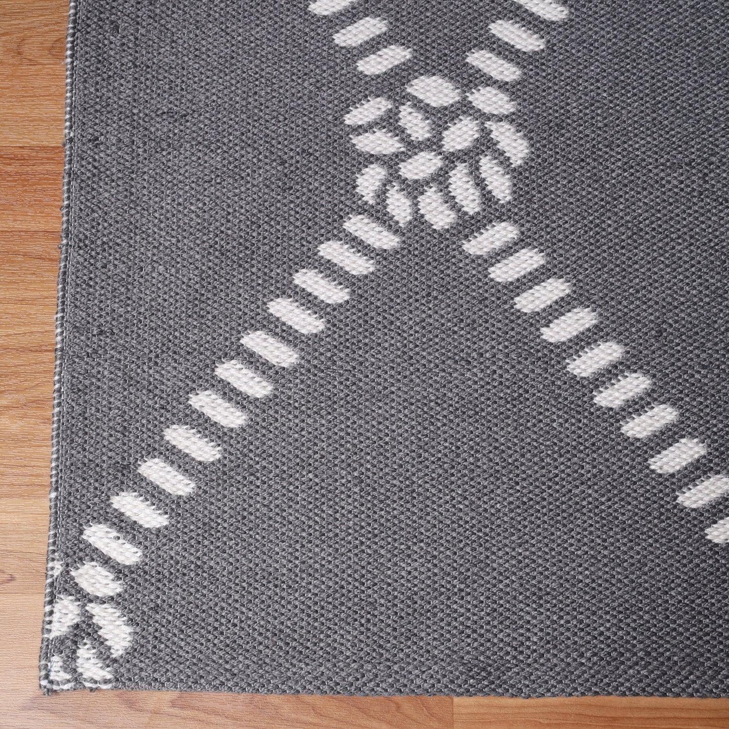 Superior Coastal Geometric Lattice Indoor Outdoor Luxurious Area Rug - Grey