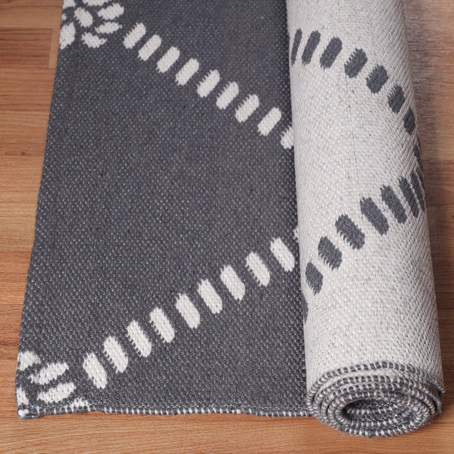 Superior Coastal Geometric Lattice Indoor Outdoor Luxurious Area Rug - Grey