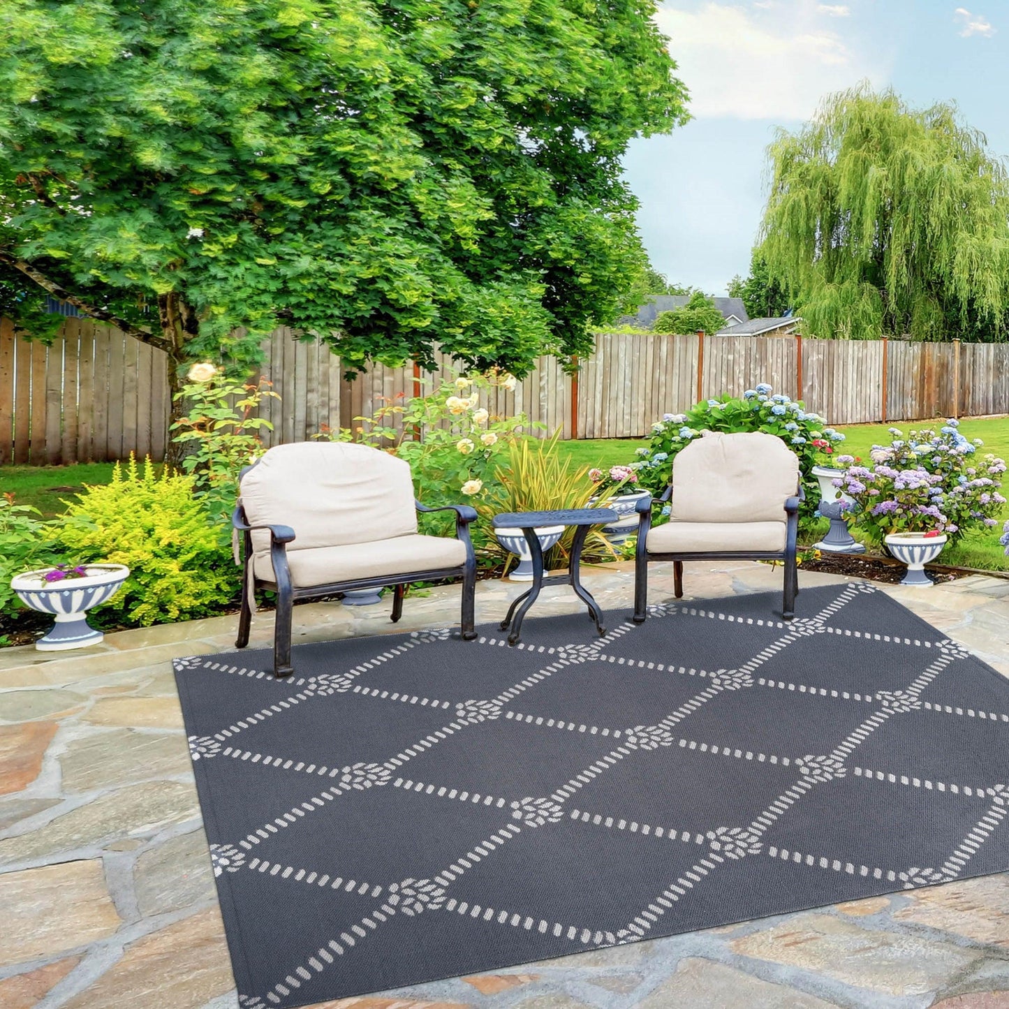 Superior Coastal Geometric Lattice Indoor Outdoor Luxurious Area Rug - Grey