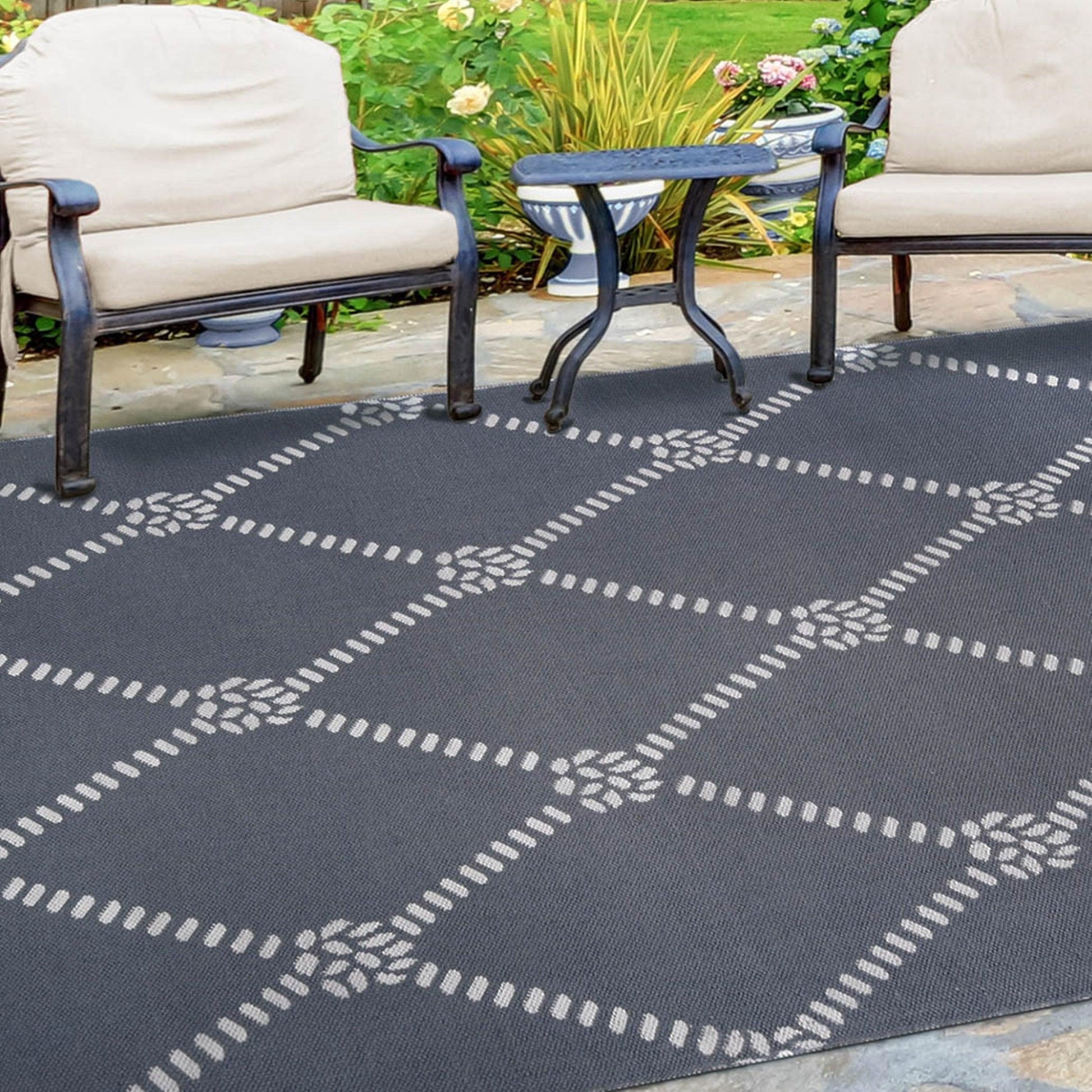 Superior Coastal Geometric Lattice Indoor Outdoor Luxurious Area Rug - Grey