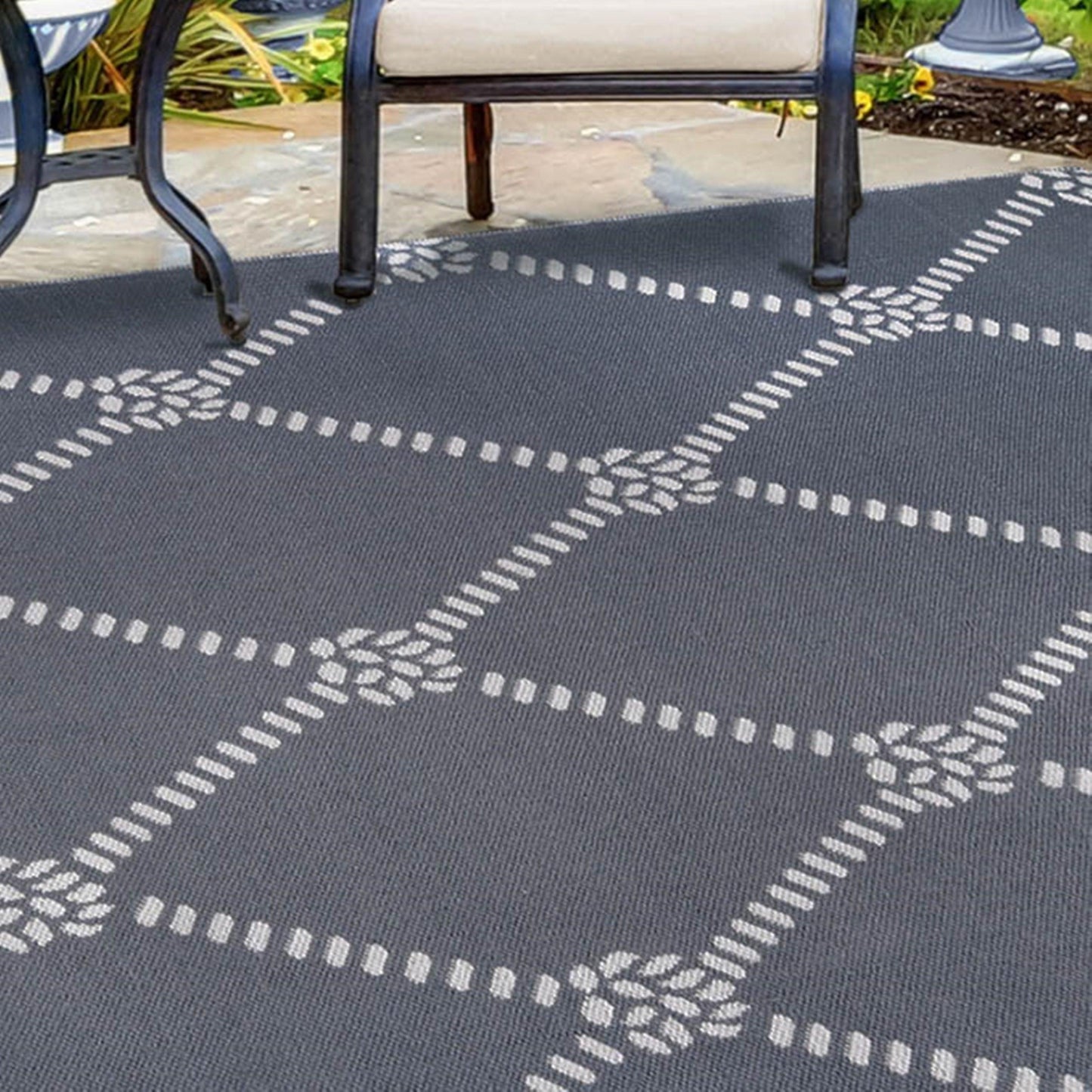 Superior Coastal Geometric Lattice Indoor Outdoor Luxurious Area Rug - Grey