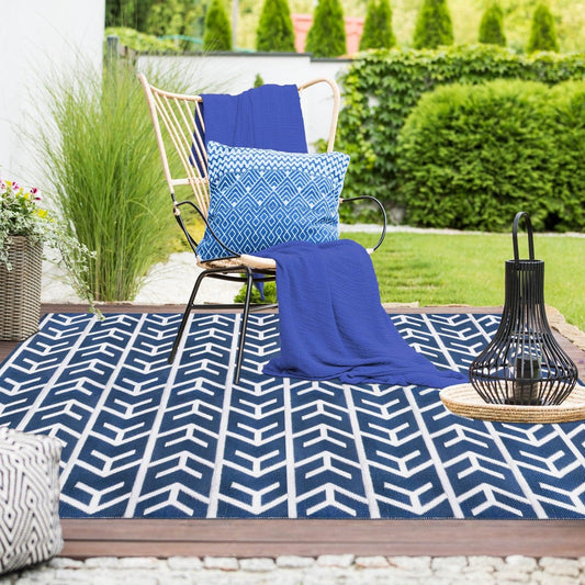 Superior Contemporary Geometric Arrow Pattern Indoor/ Outdoor Area Rug - Blue