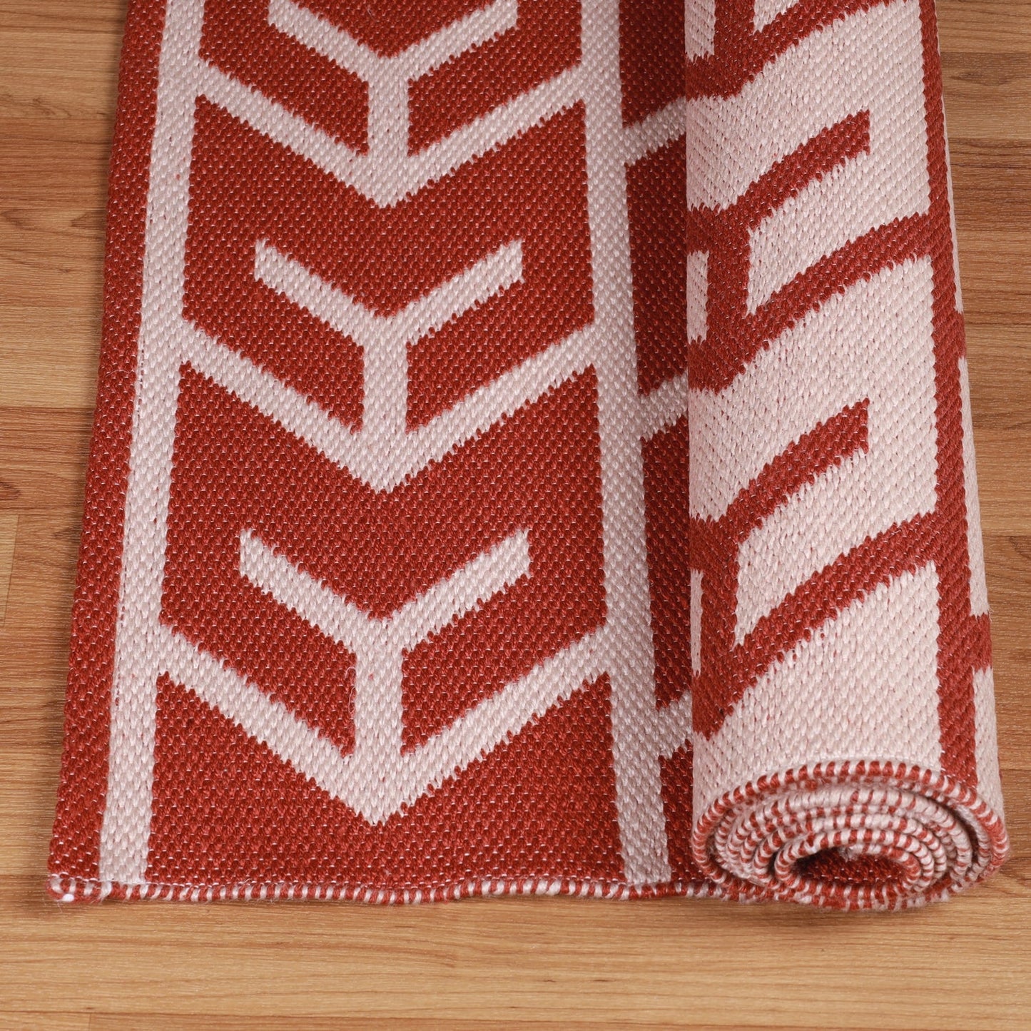 Superior Contemporary Geometric Arrow Pattern Indoor/ Outdoor Area Rug - Rust
