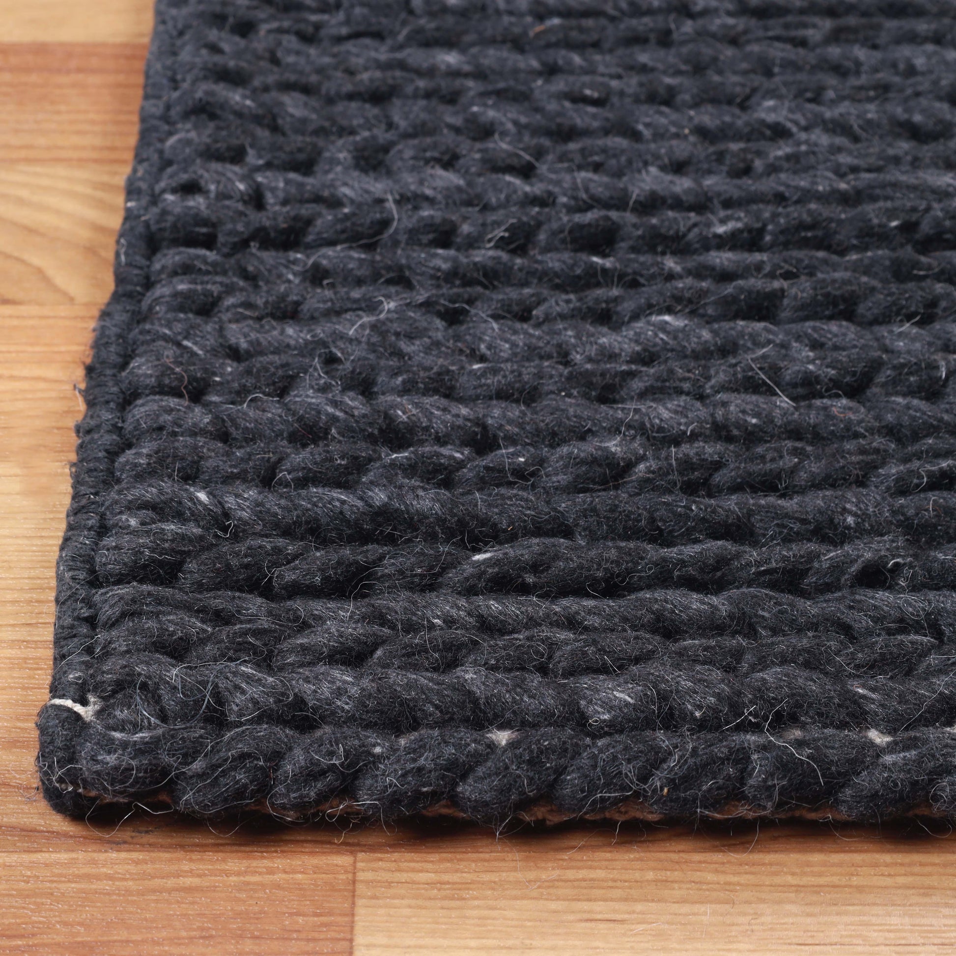 Superior Aero Hand-Braided Wool Indoor Area or Runner Rug - Black