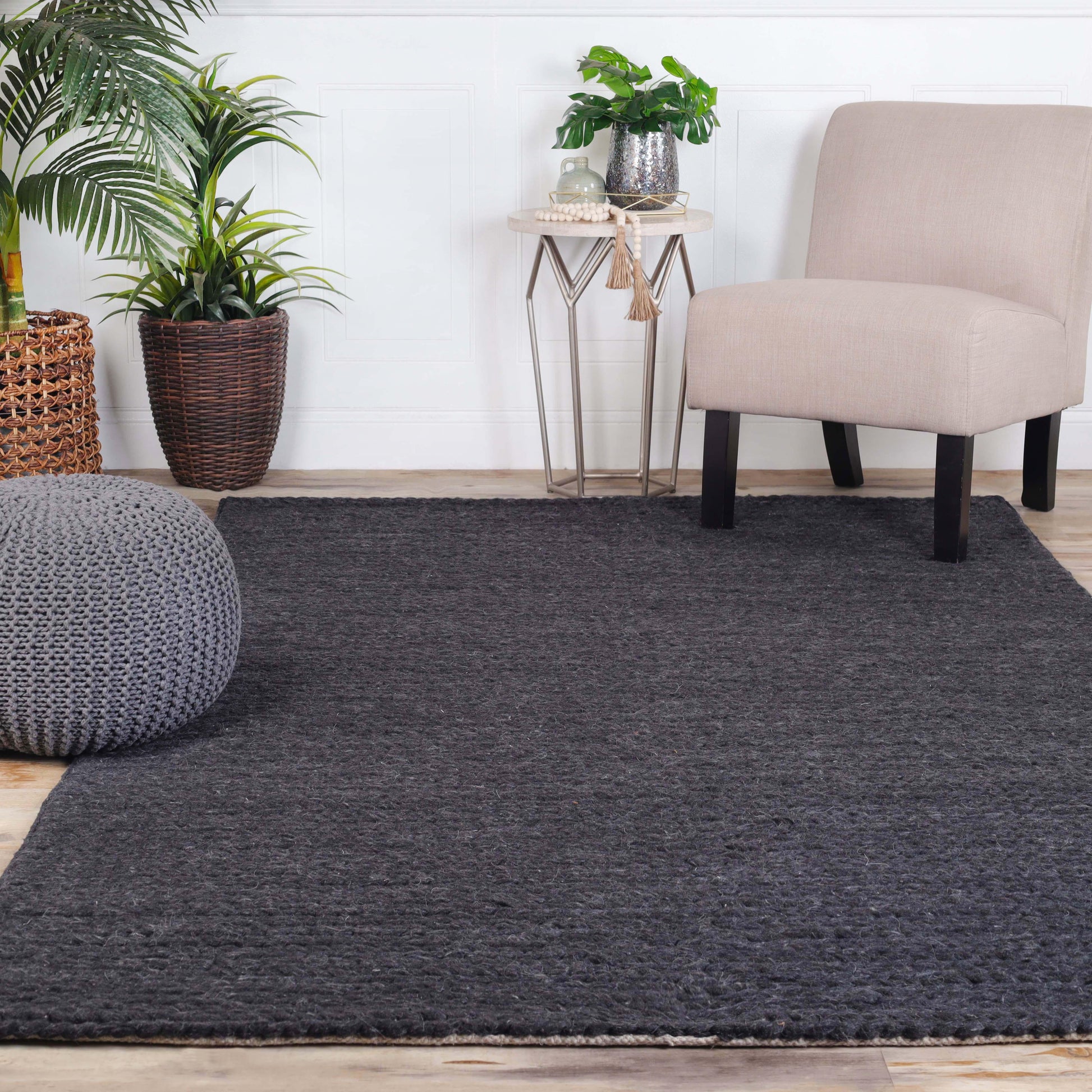 Superior Aero Hand-Braided Wool Indoor Area or Runner Rug - Black