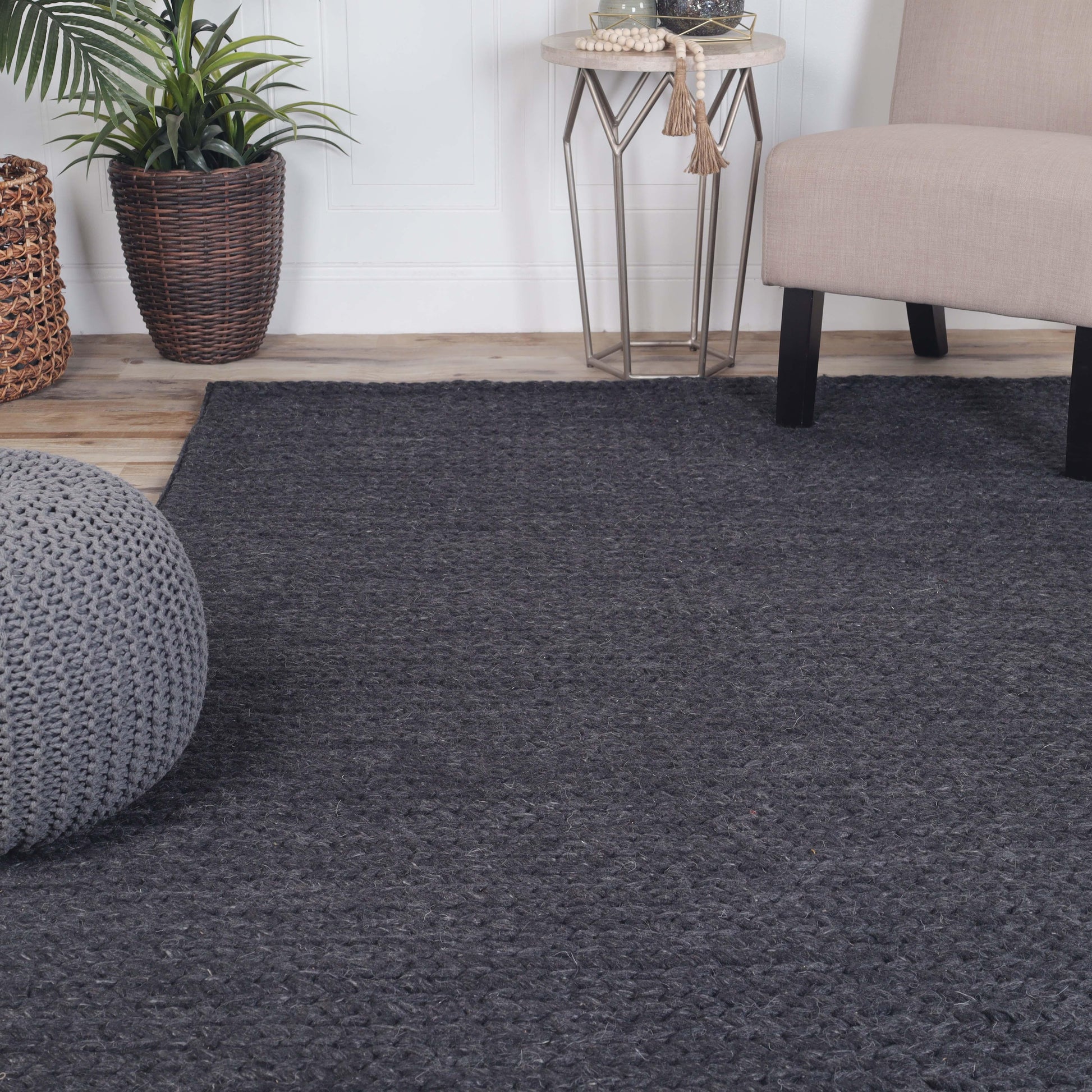 Superior Aero Hand-Braided Wool Indoor Area or Runner Rug - Black