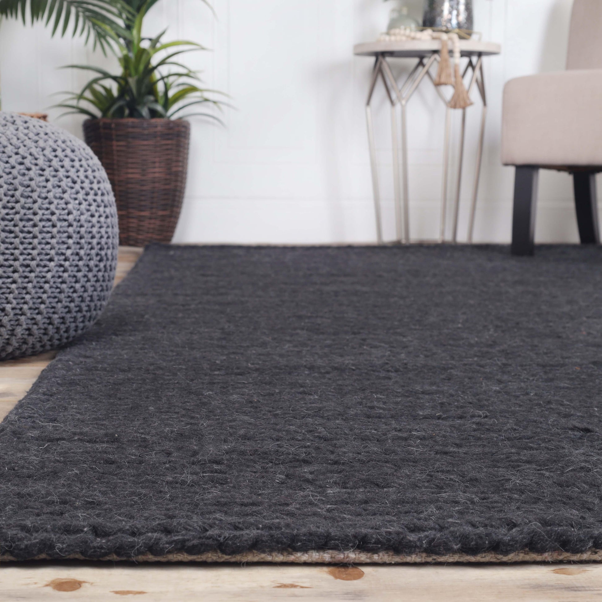 Superior Aero Hand-Braided Wool Indoor Area or Runner Rug - Black