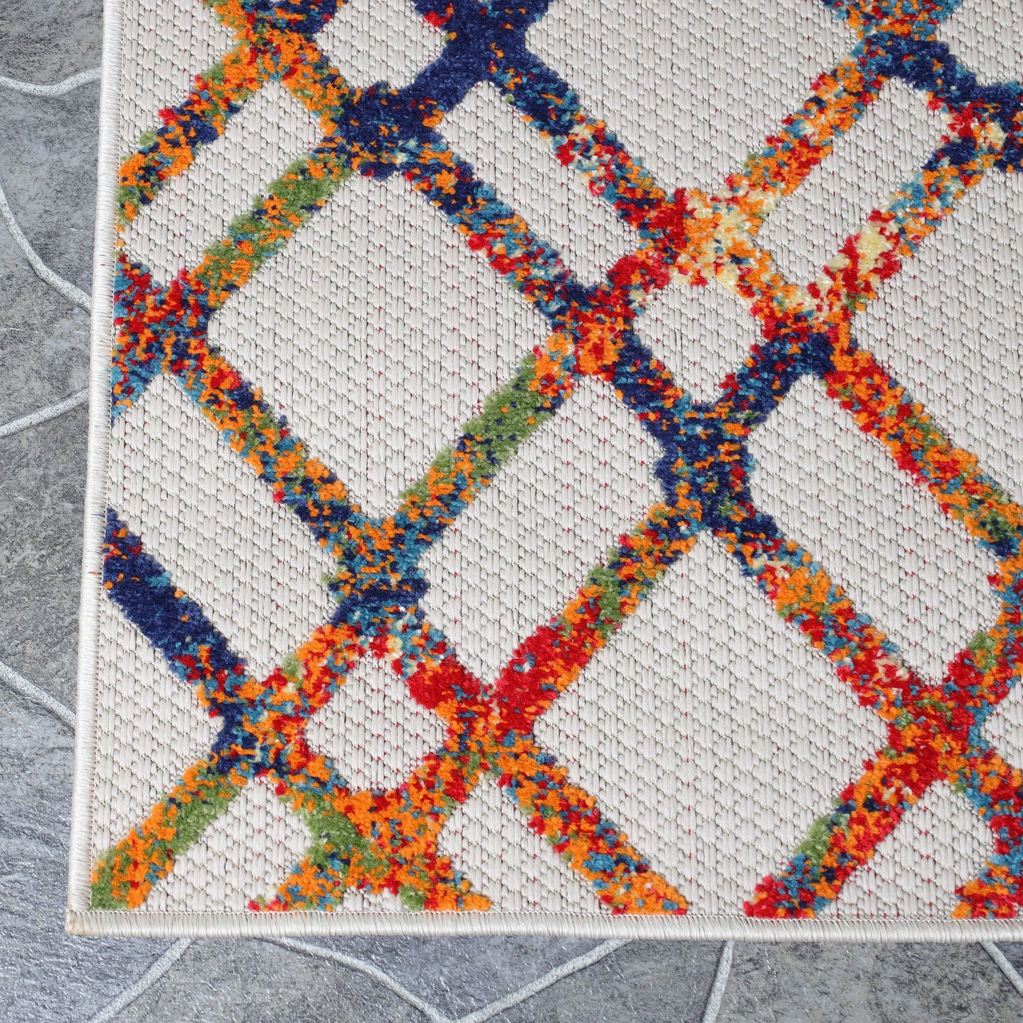 Superior Paxson Geometric Diamond Lattice Indoor/Outdoor Area Rug - Cream