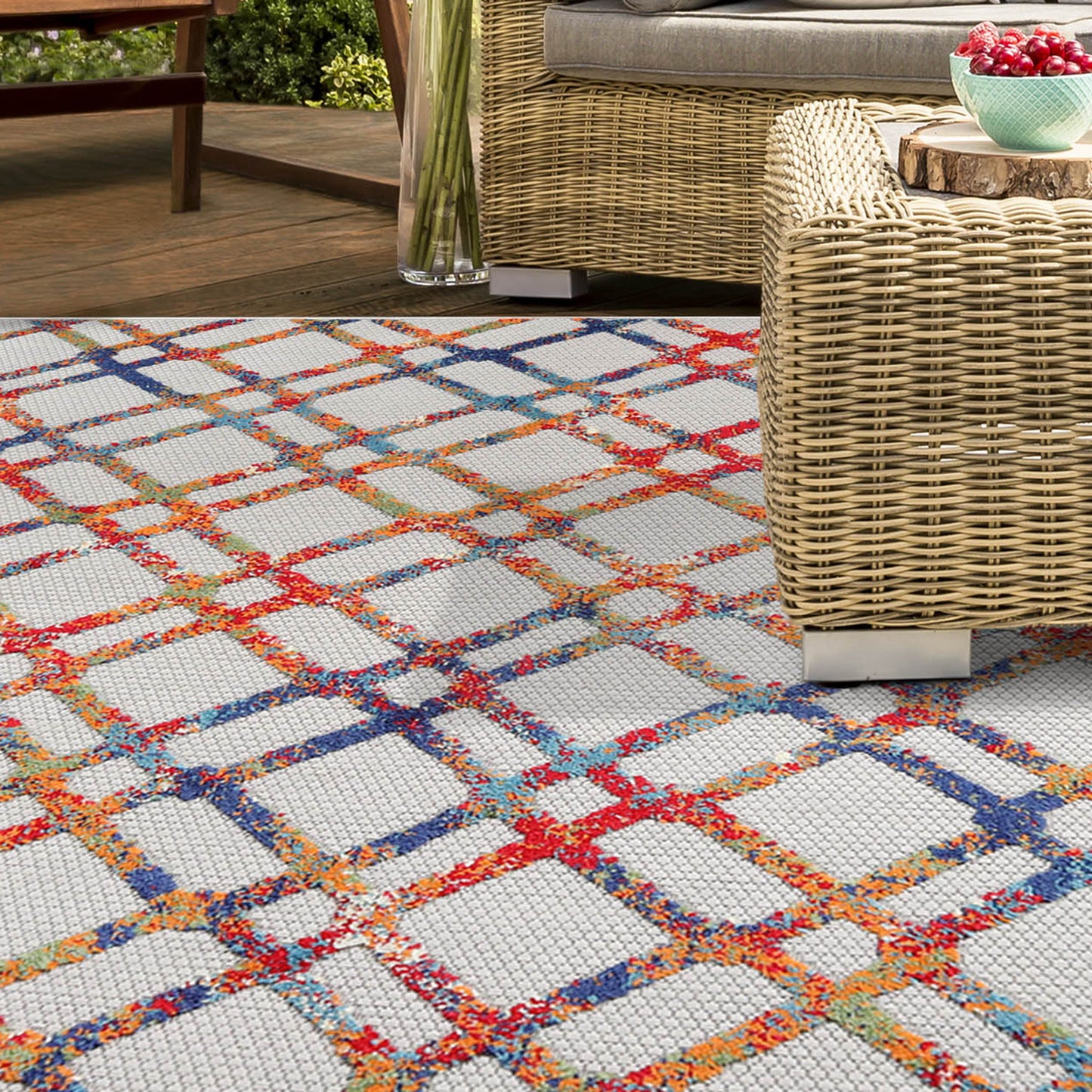 Superior Paxson Geometric Diamond Lattice Indoor/Outdoor Area Rug - Cream